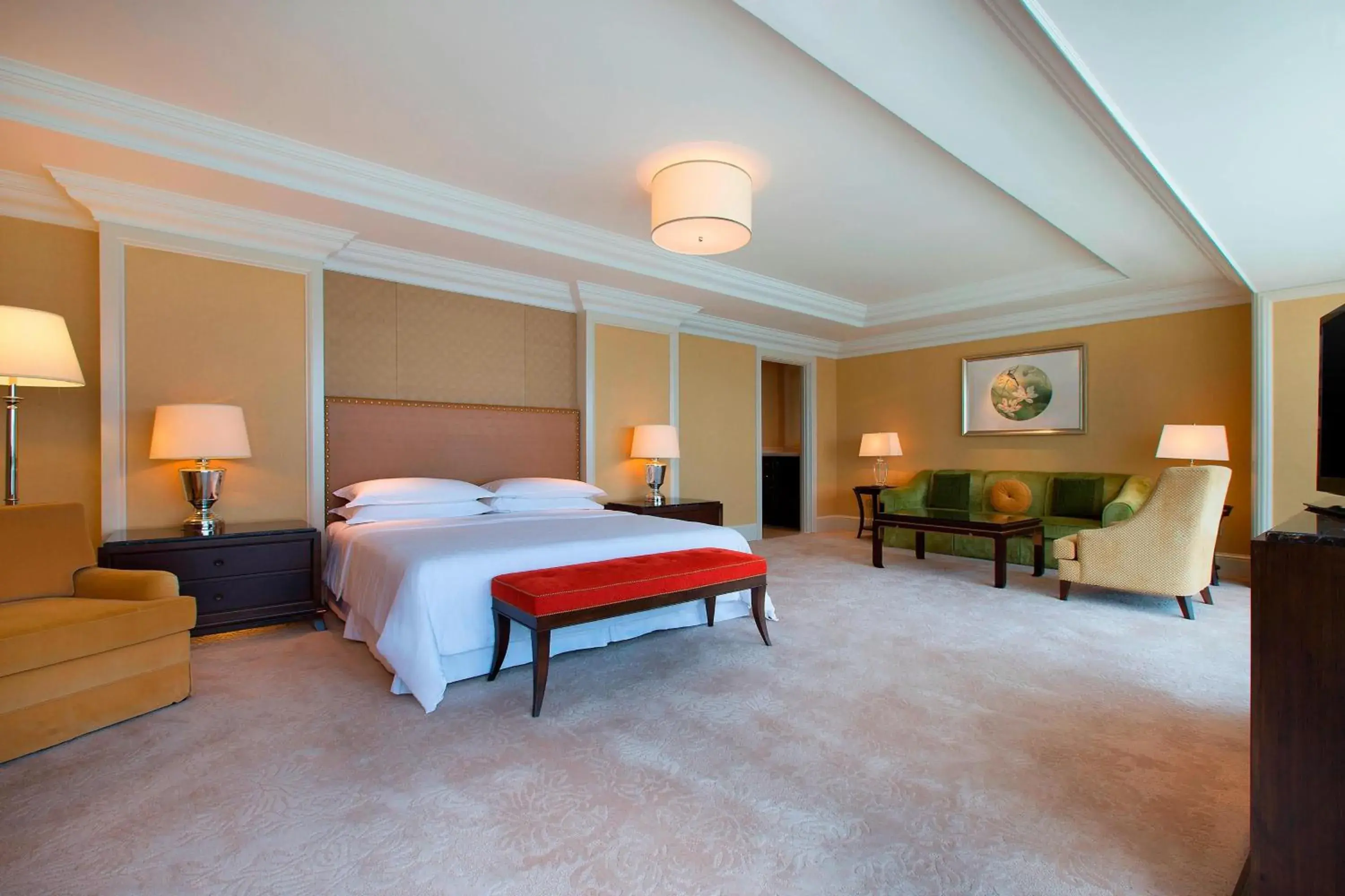 Photo of the whole room, Bed in Sheraton Fuzhou Hotel