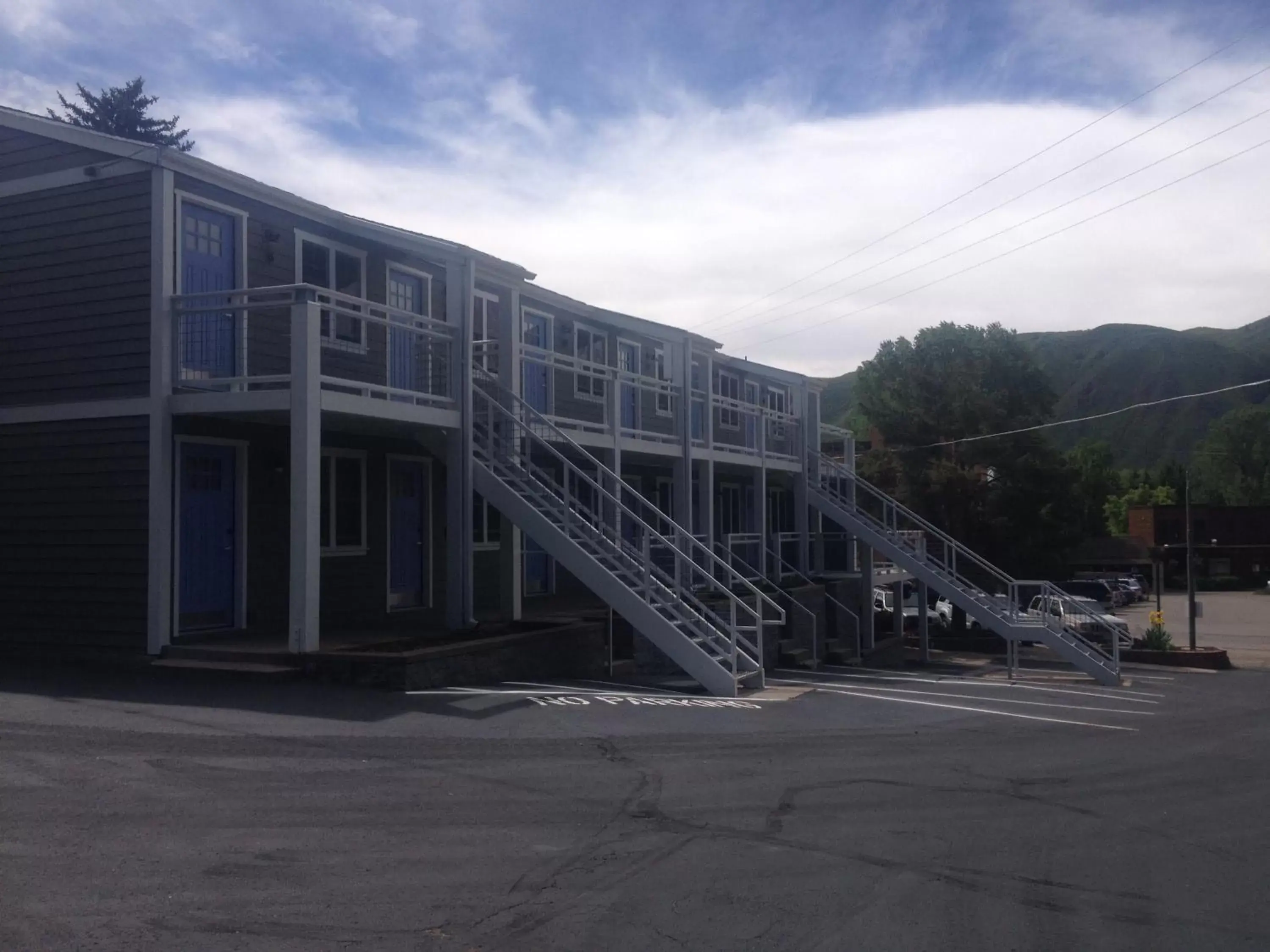 Facade/entrance, Property Building in Basalt Mountain Inn