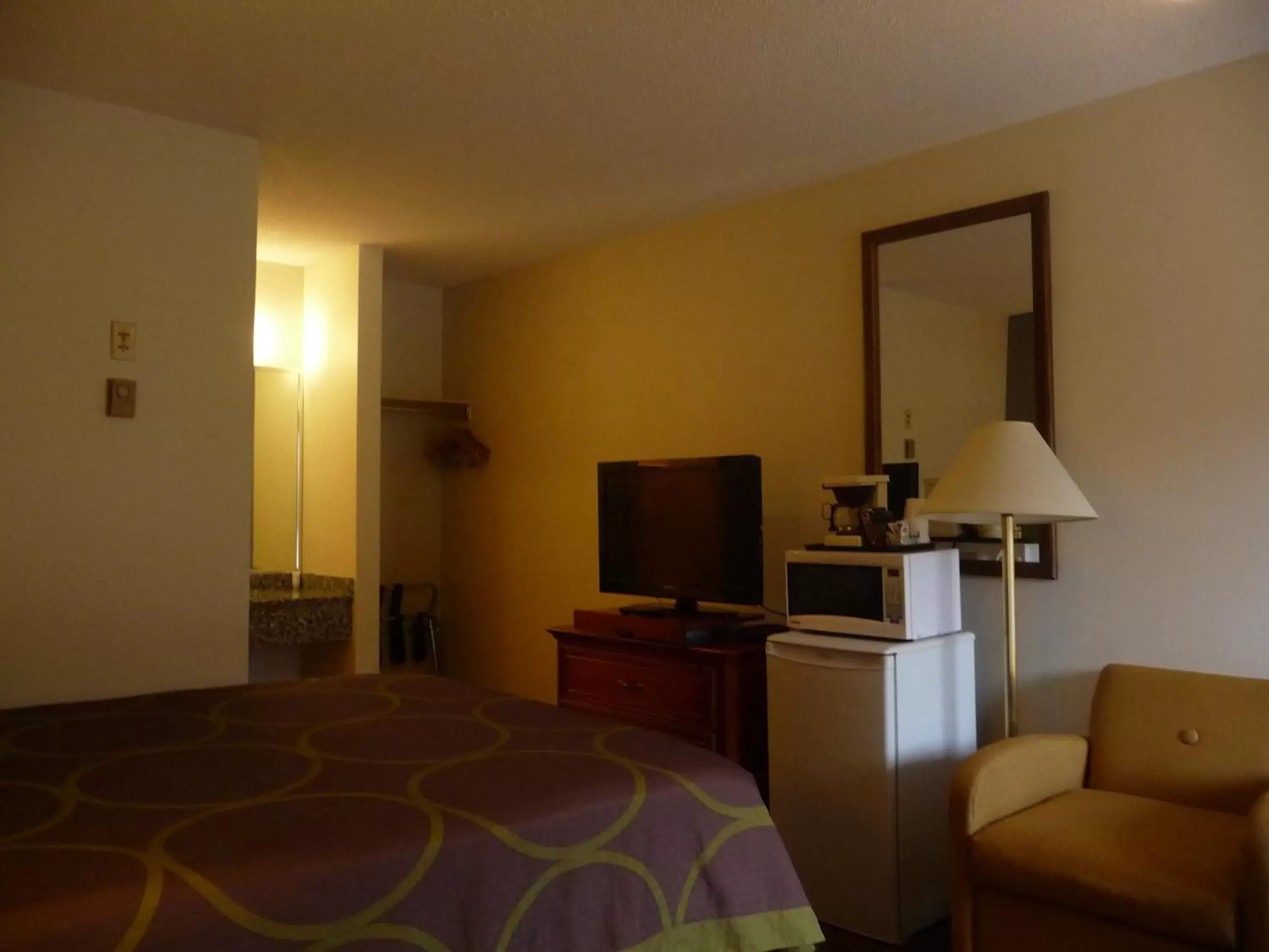 Bed, TV/Entertainment Center in Super 8 by Wyndham Kamloops East