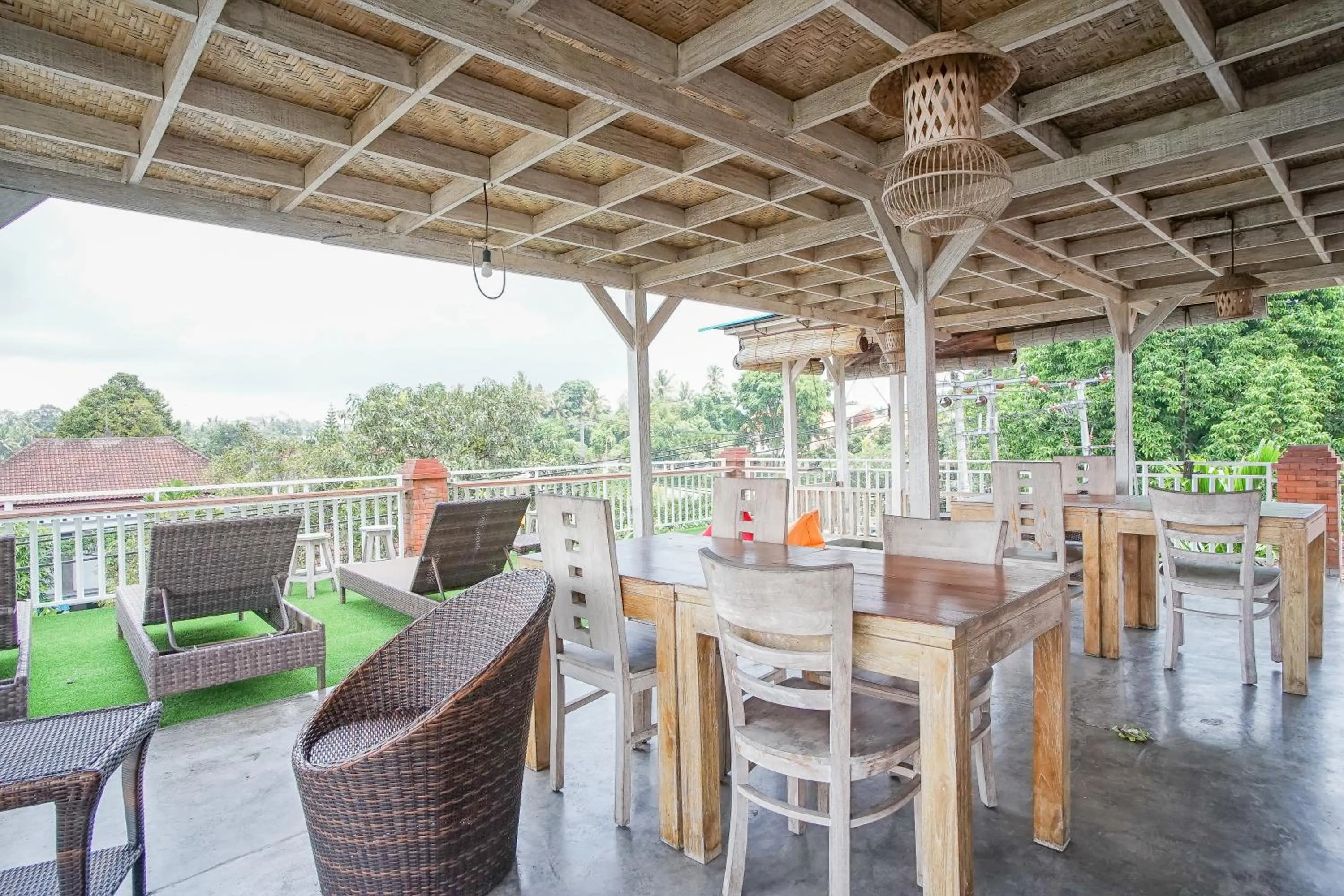 Restaurant/places to eat in Kememai Hostel