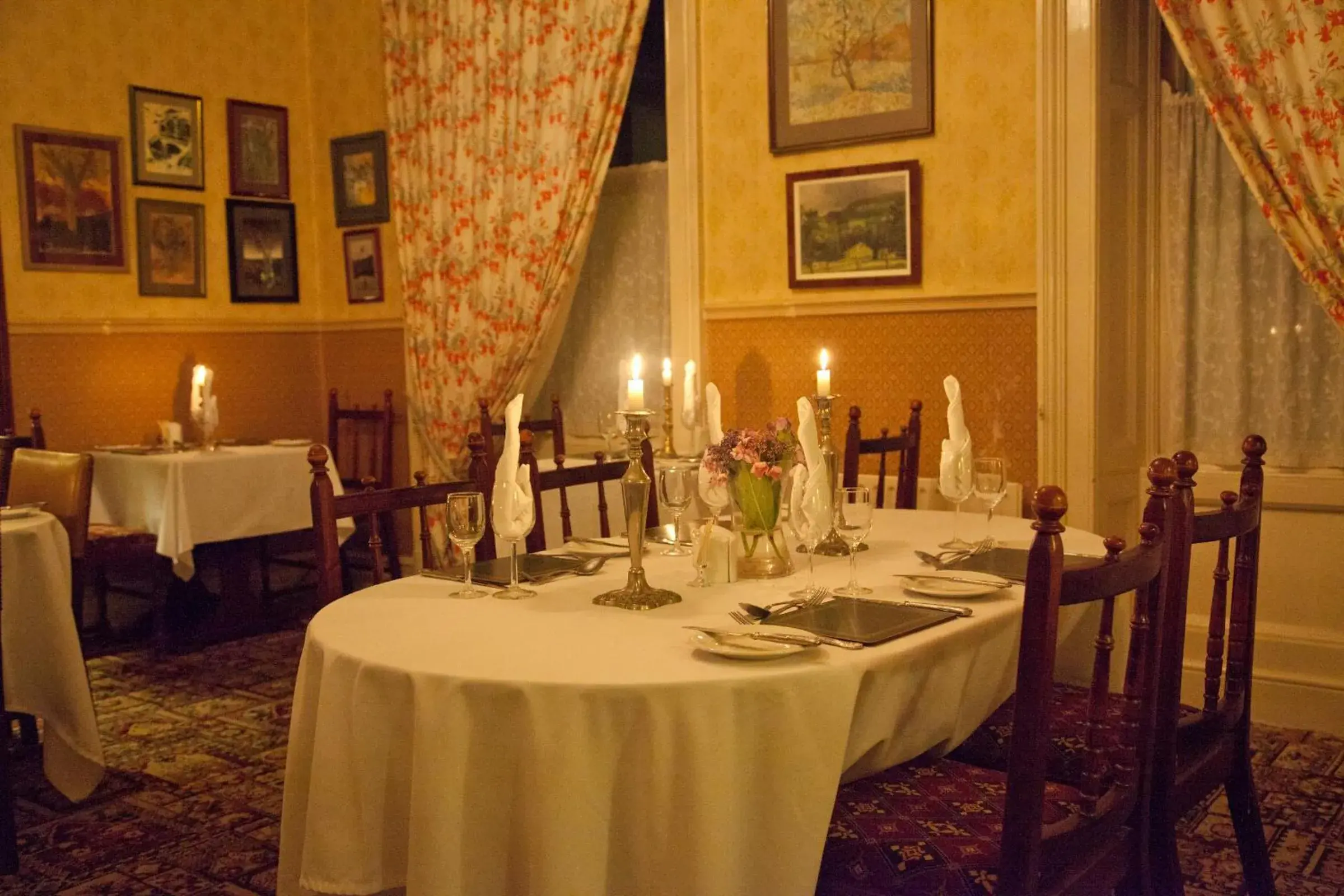 Restaurant/Places to Eat in Woodhill House