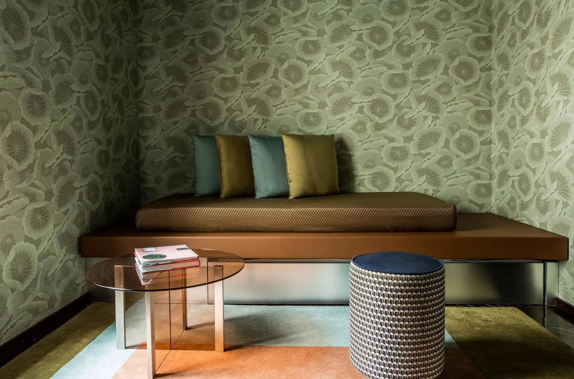 Living room in Hôtel du Rond-point des Champs-Élysées - Esprit de France