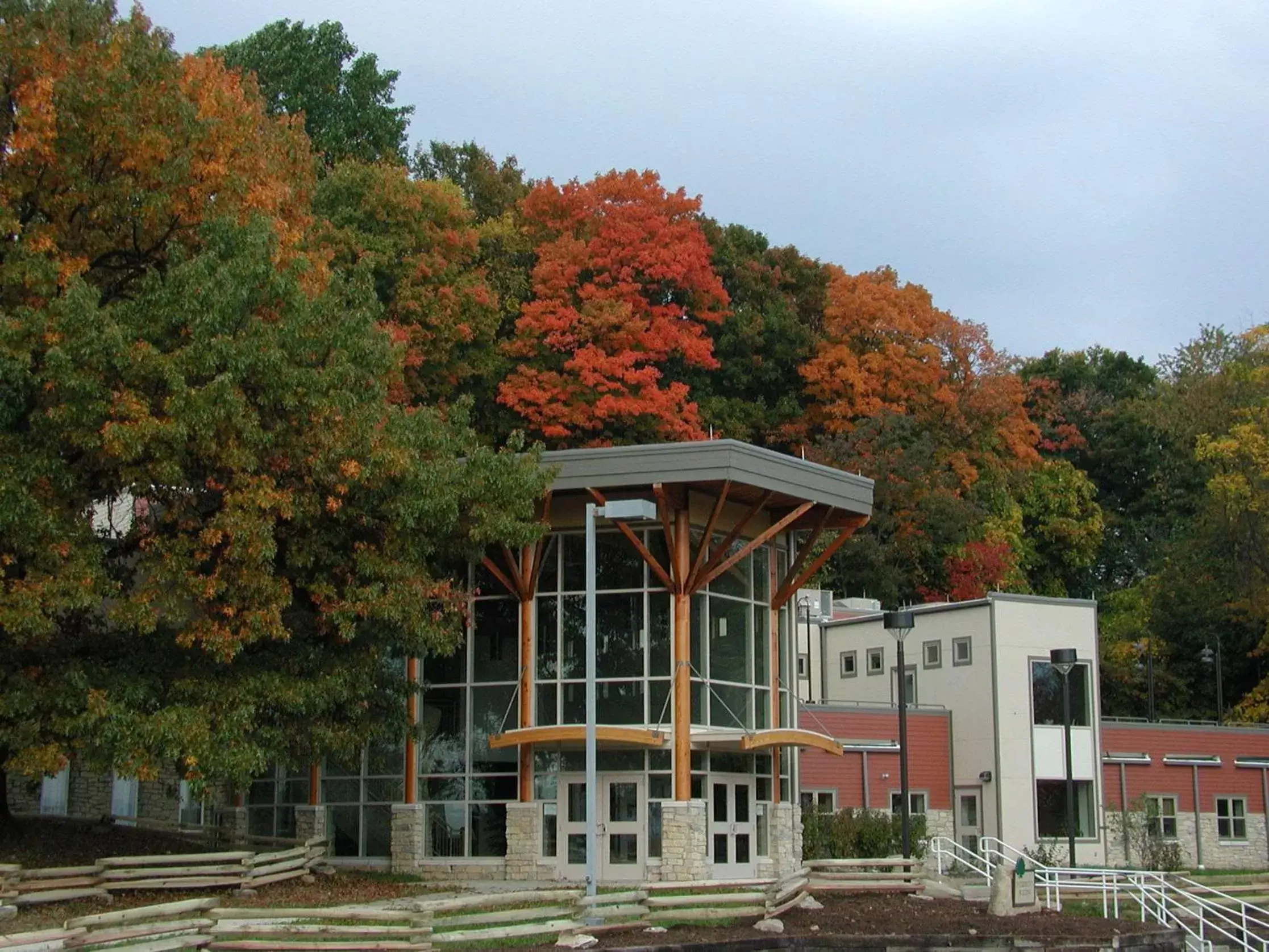 Property Building in Hampton Inn & Suites Canton