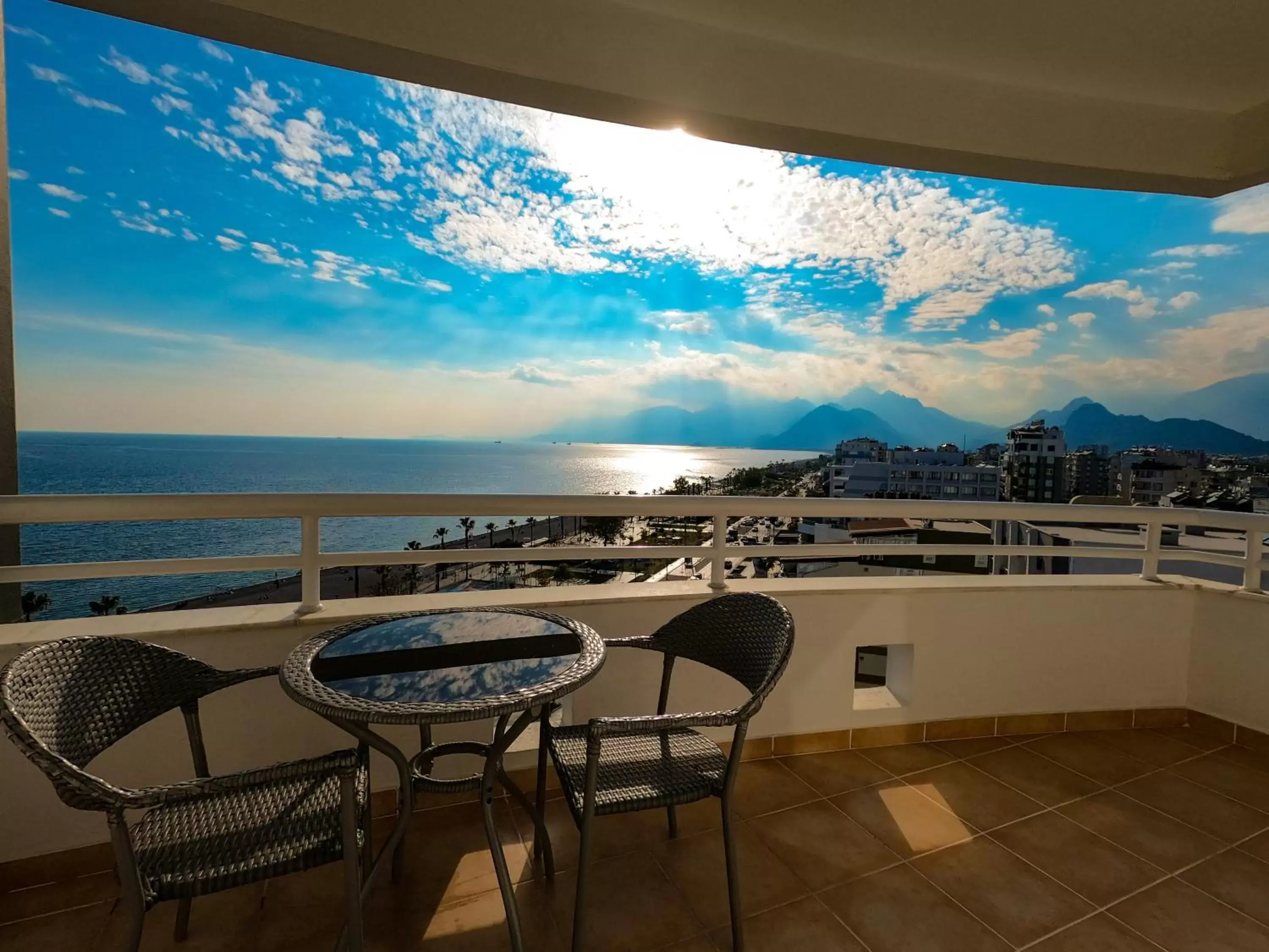 Sea view, Balcony/Terrace in The Corner Park Hotel