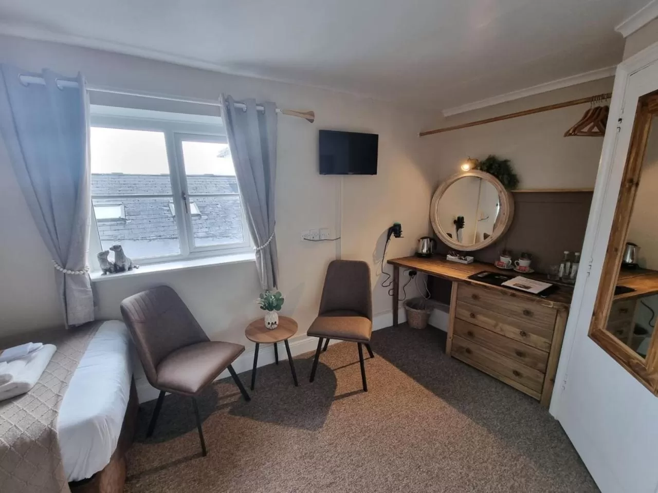 Coffee/tea facilities, Seating Area in Creates