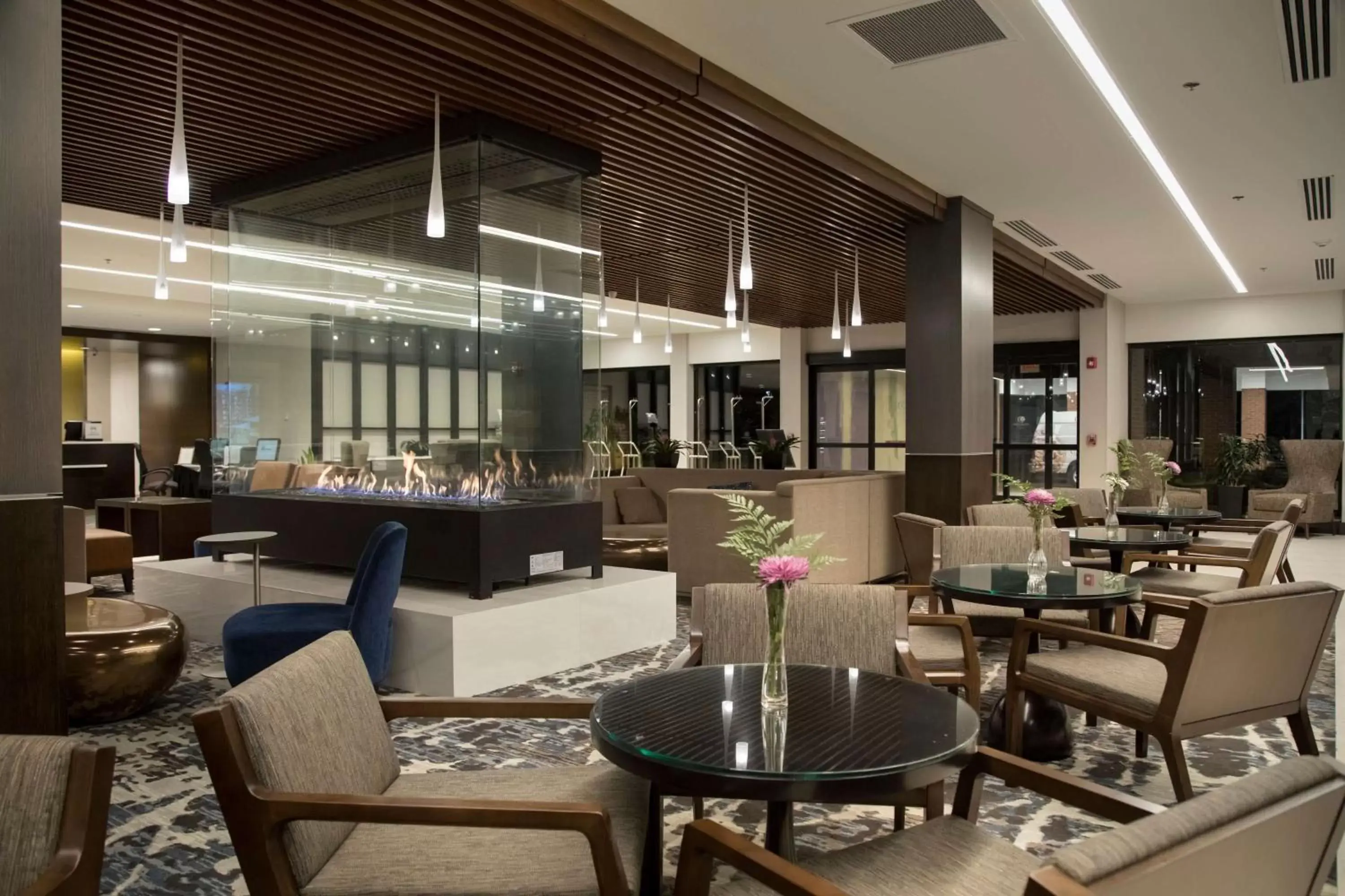 Lobby or reception, Restaurant/Places to Eat in DoubleTree by Hilton Hotel Syracuse