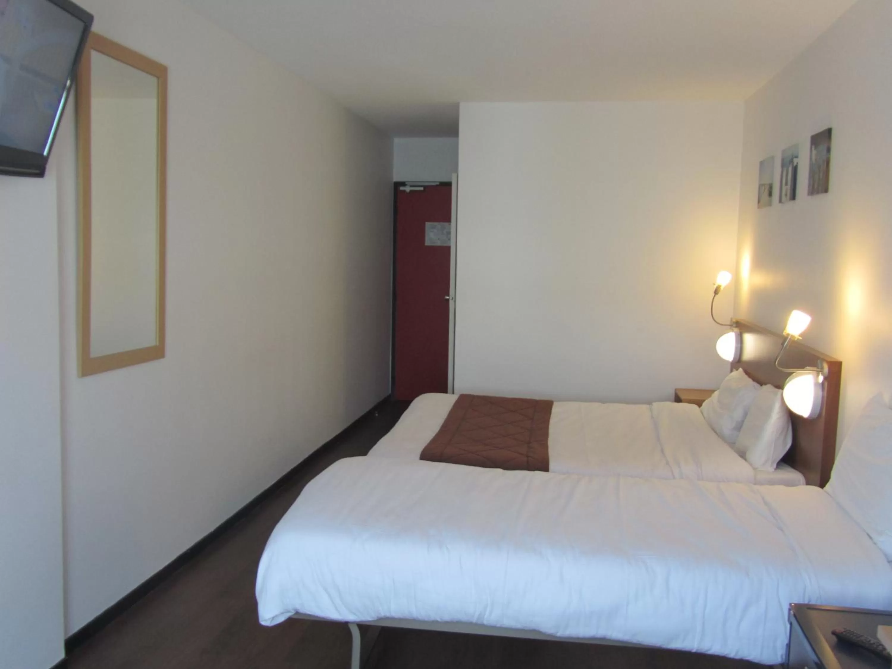 Bed in Hôtel - Restaurant Le Saint Joseph