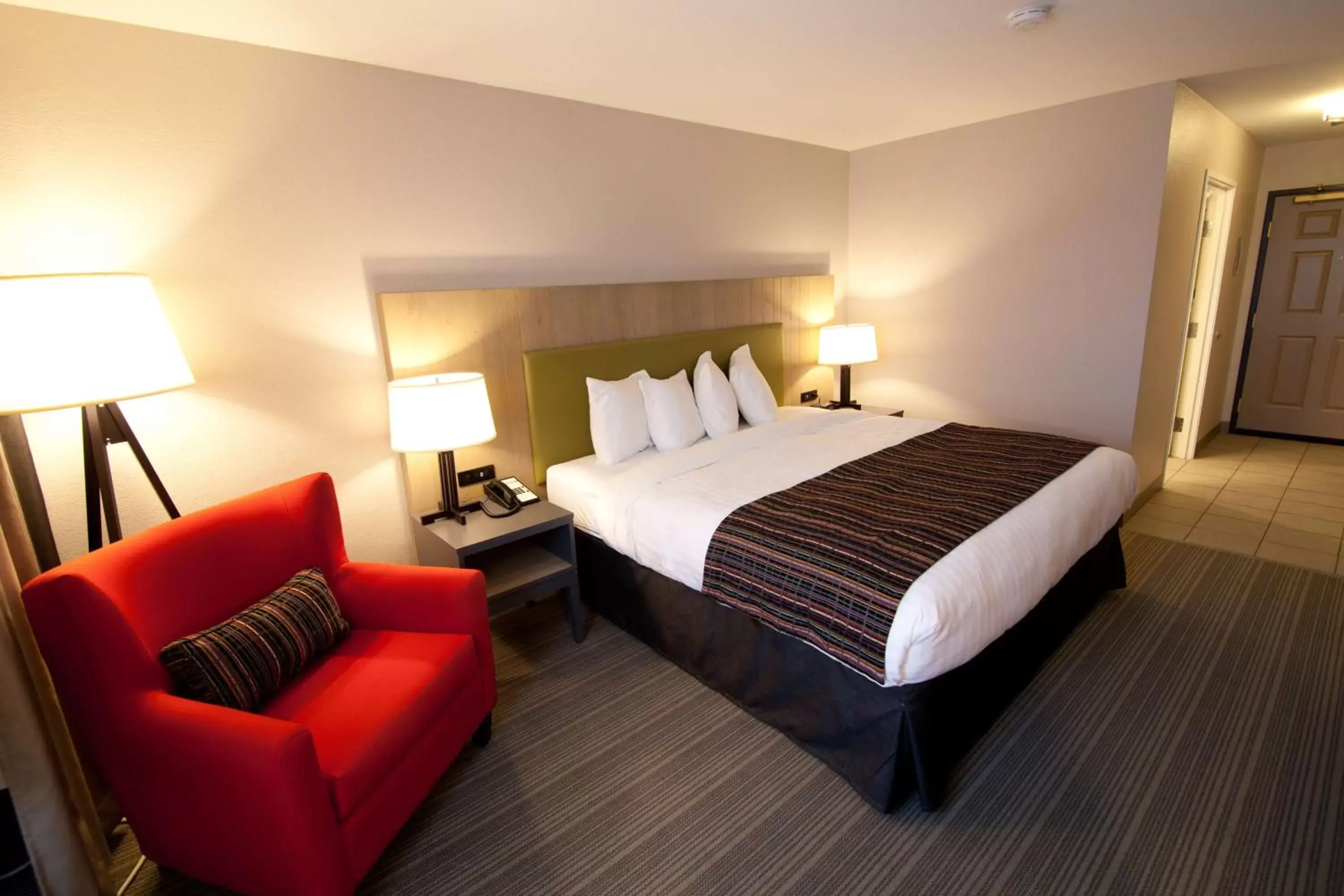 Photo of the whole room, Bed in Country Inn & Suites by Radisson, Decorah, IA