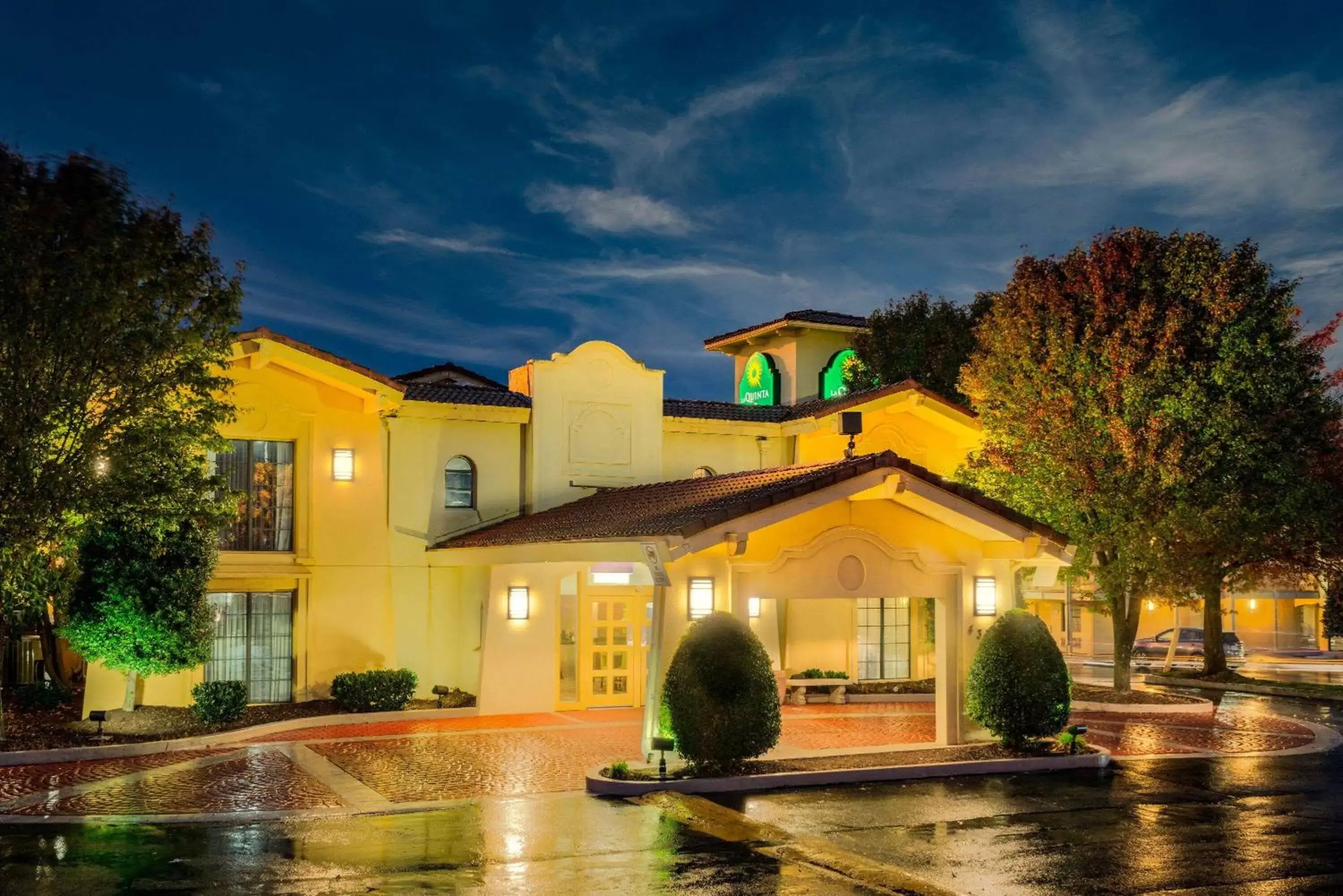 Property Building in La Quinta Inn by Wyndham Nashville South