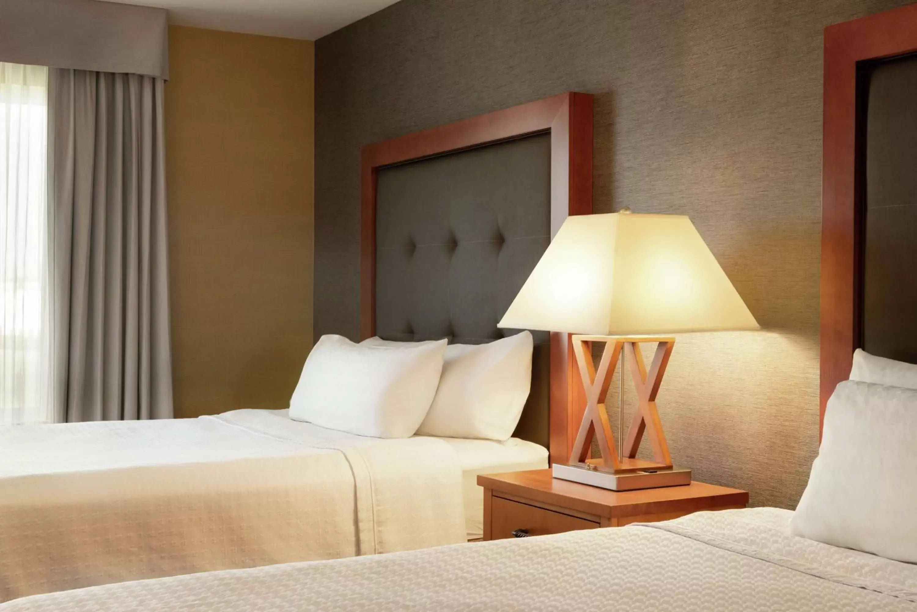 Bed in Homewood Suites by Hilton Allentown-West/Fogelsville