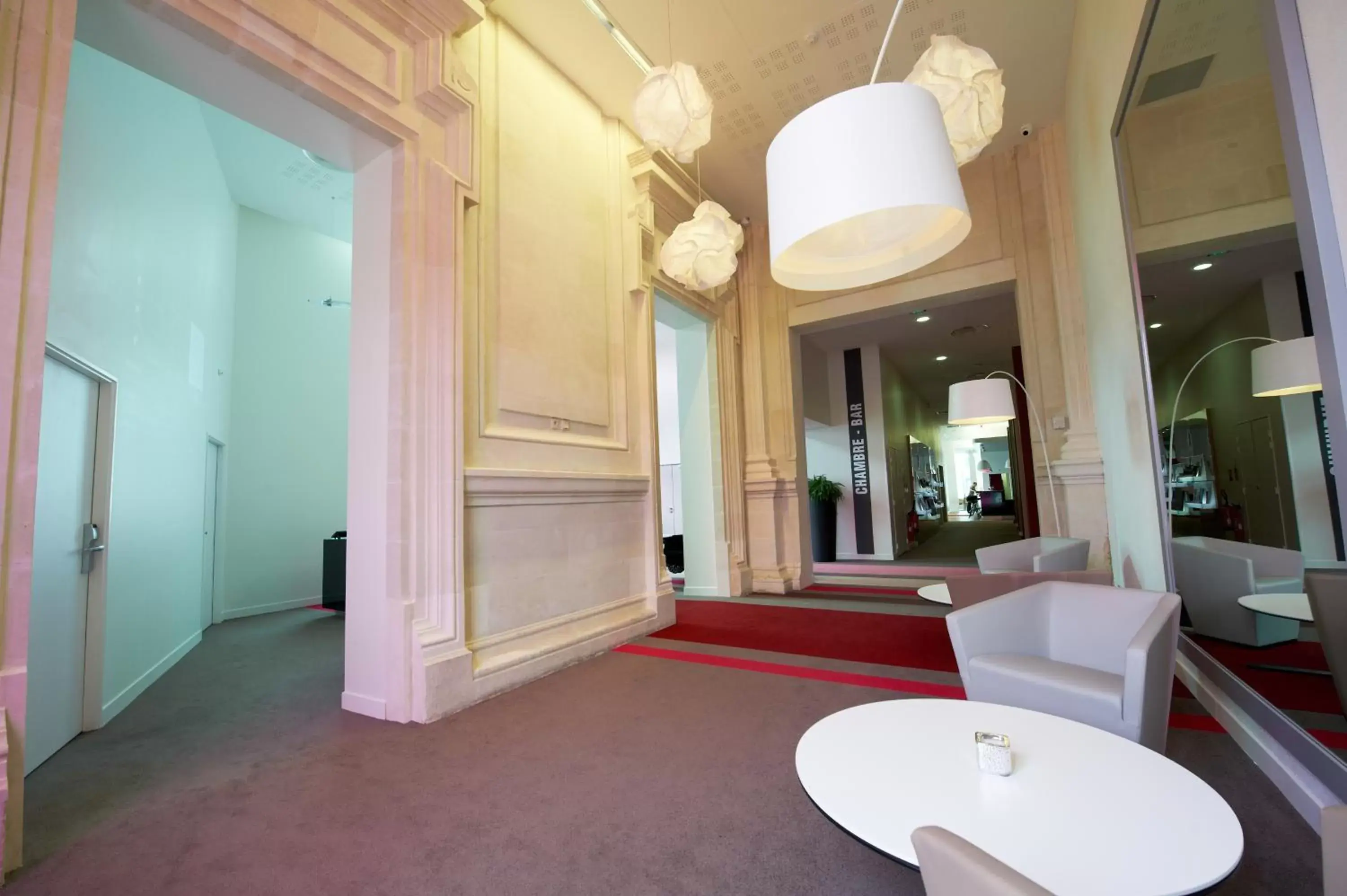 Lobby or reception in Mercure Cholet Centre