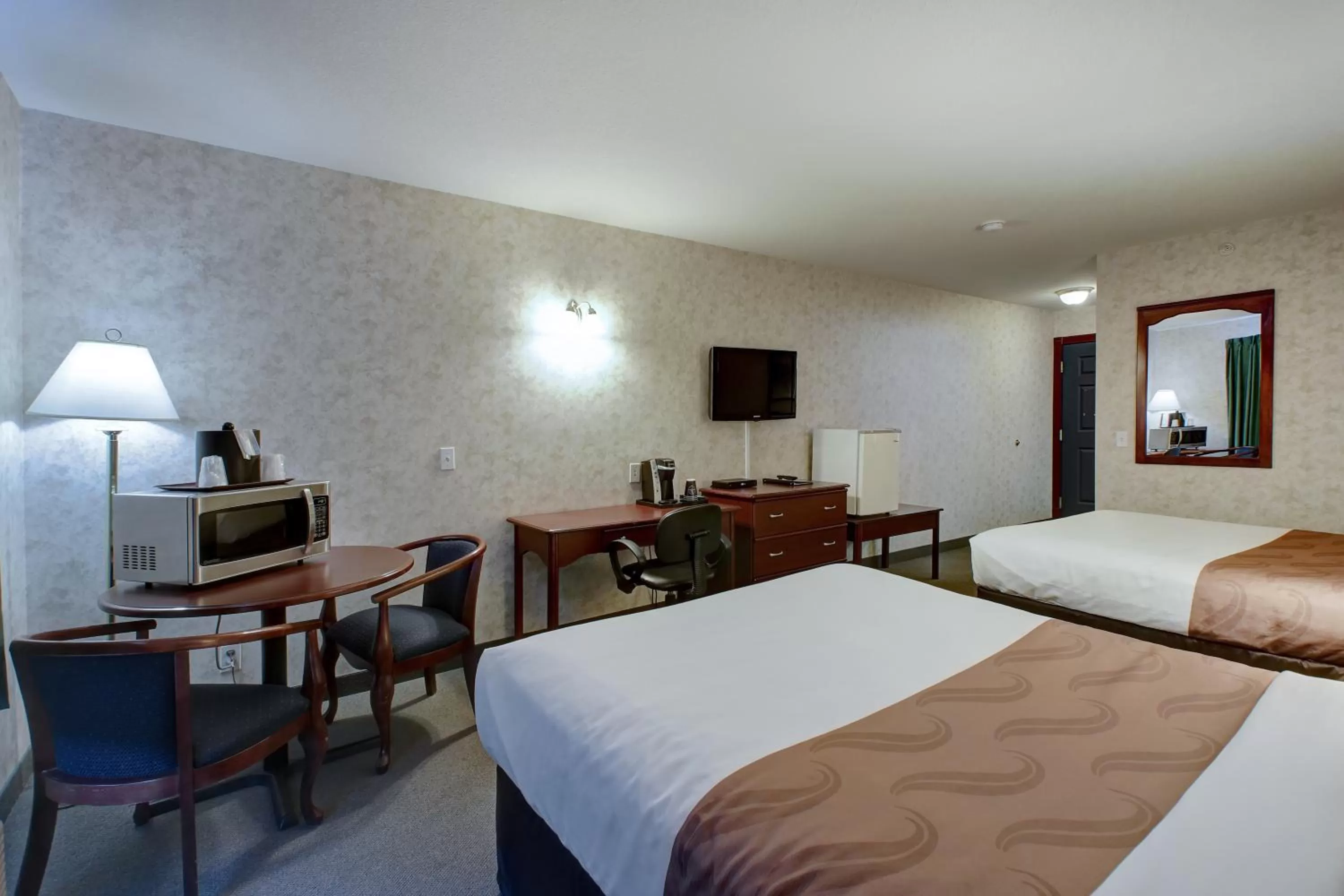 Bed in Ramada by Wyndham Nisku Edmonton Airport