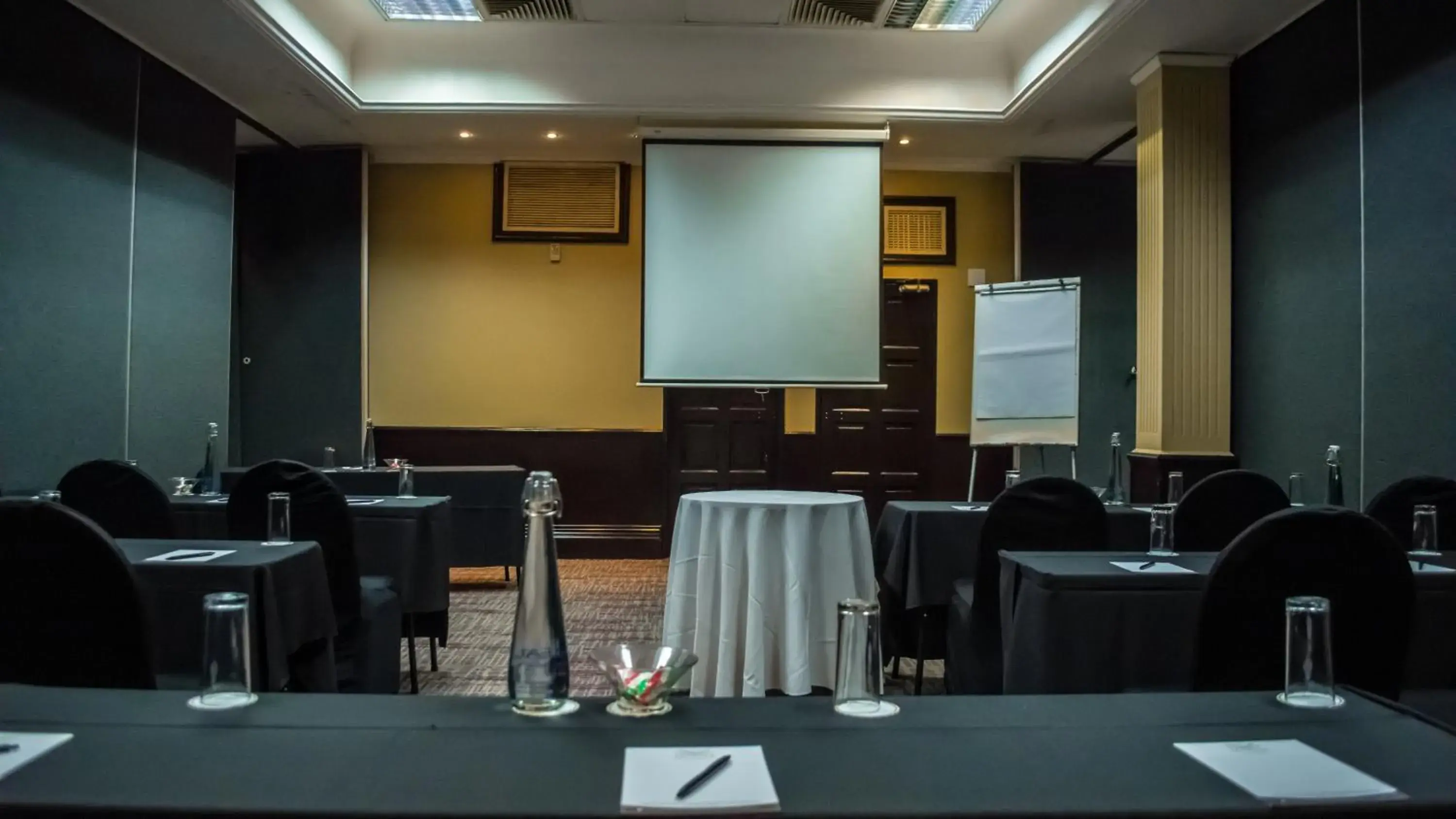 Business facilities in Premier Hotel The Richards