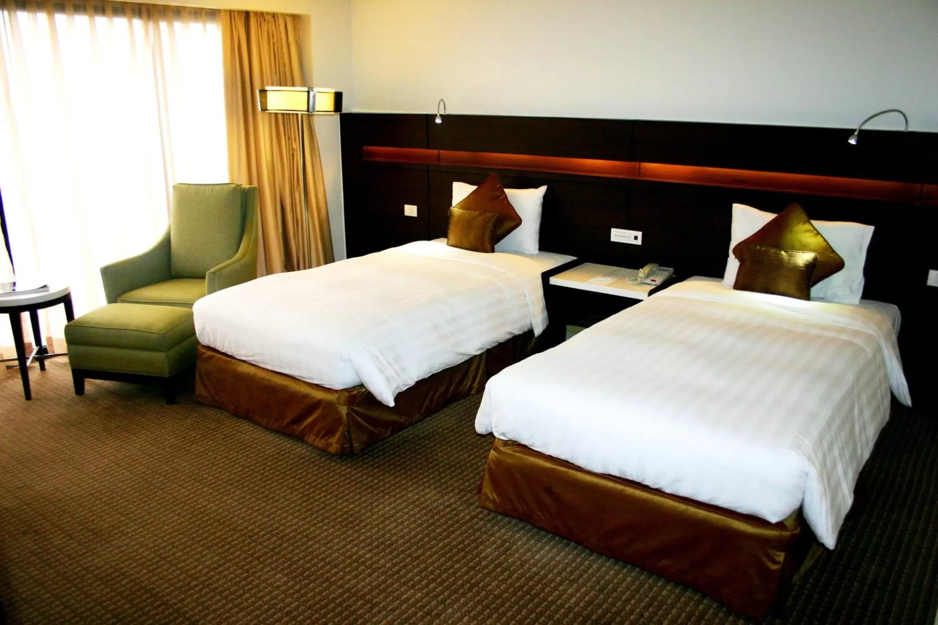 Photo of the whole room, Bed in Century Park Hotel