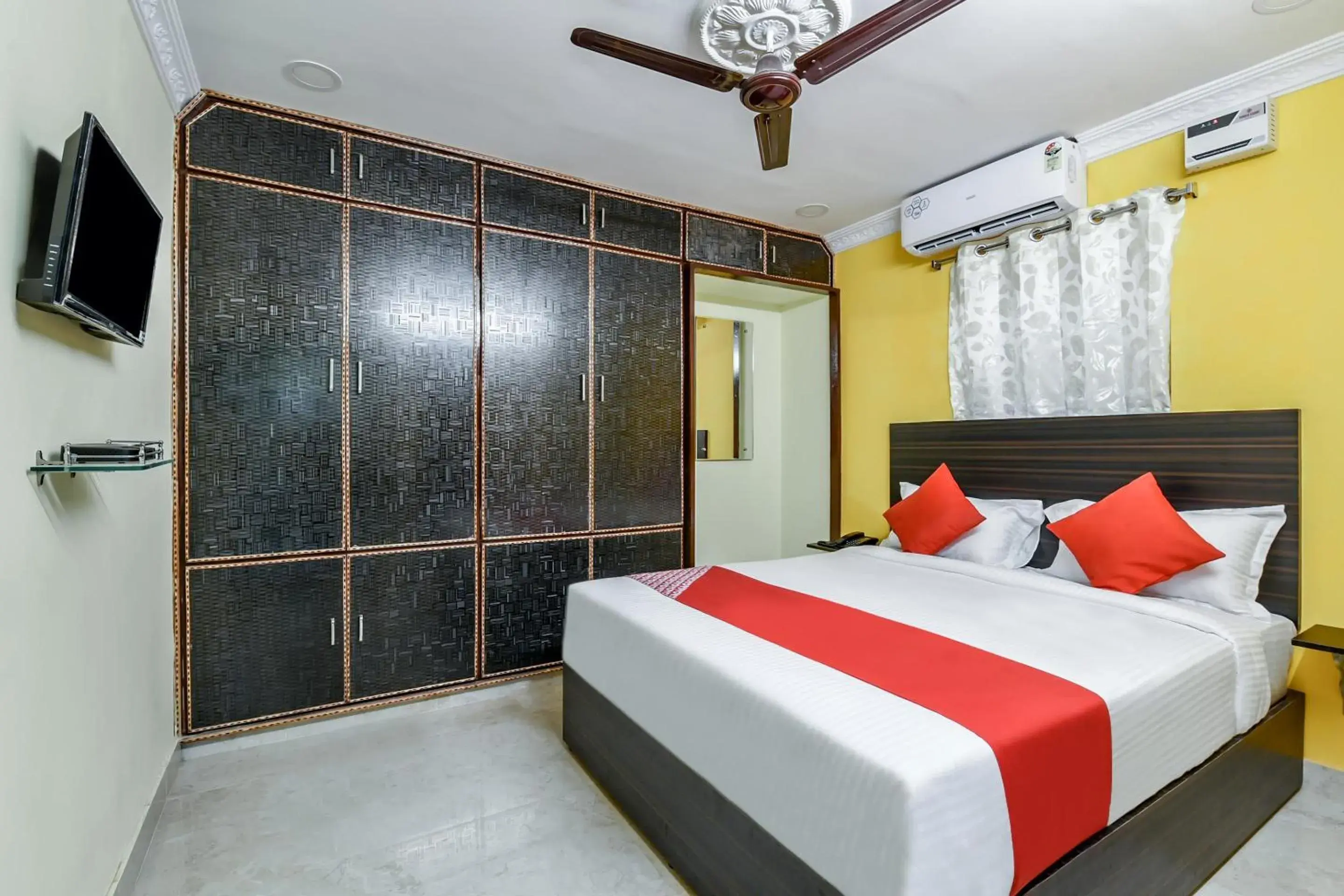 Bedroom, Bed in OYO 17140 Pramukh Heights