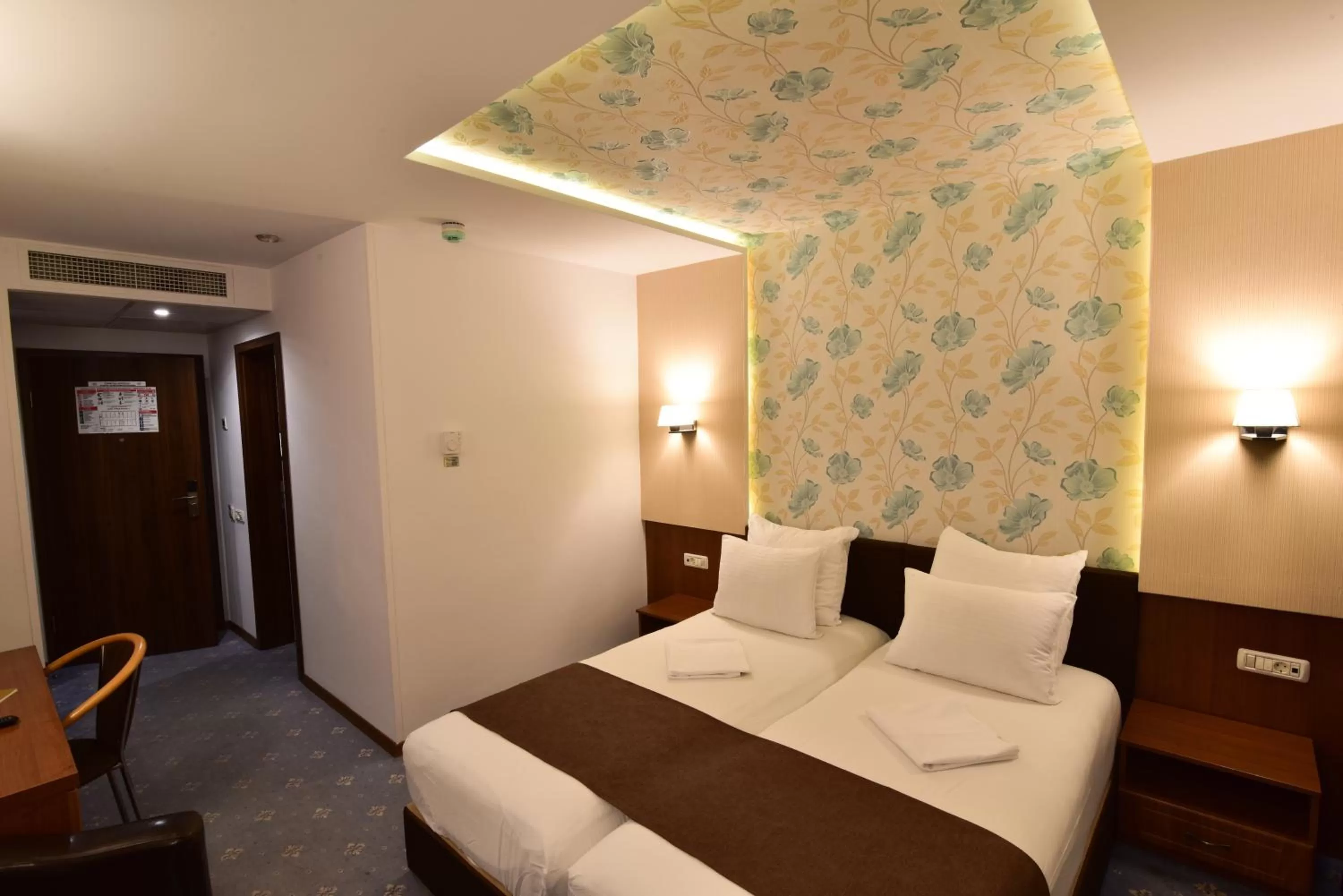 Photo of the whole room, Bed in Hotel Forum