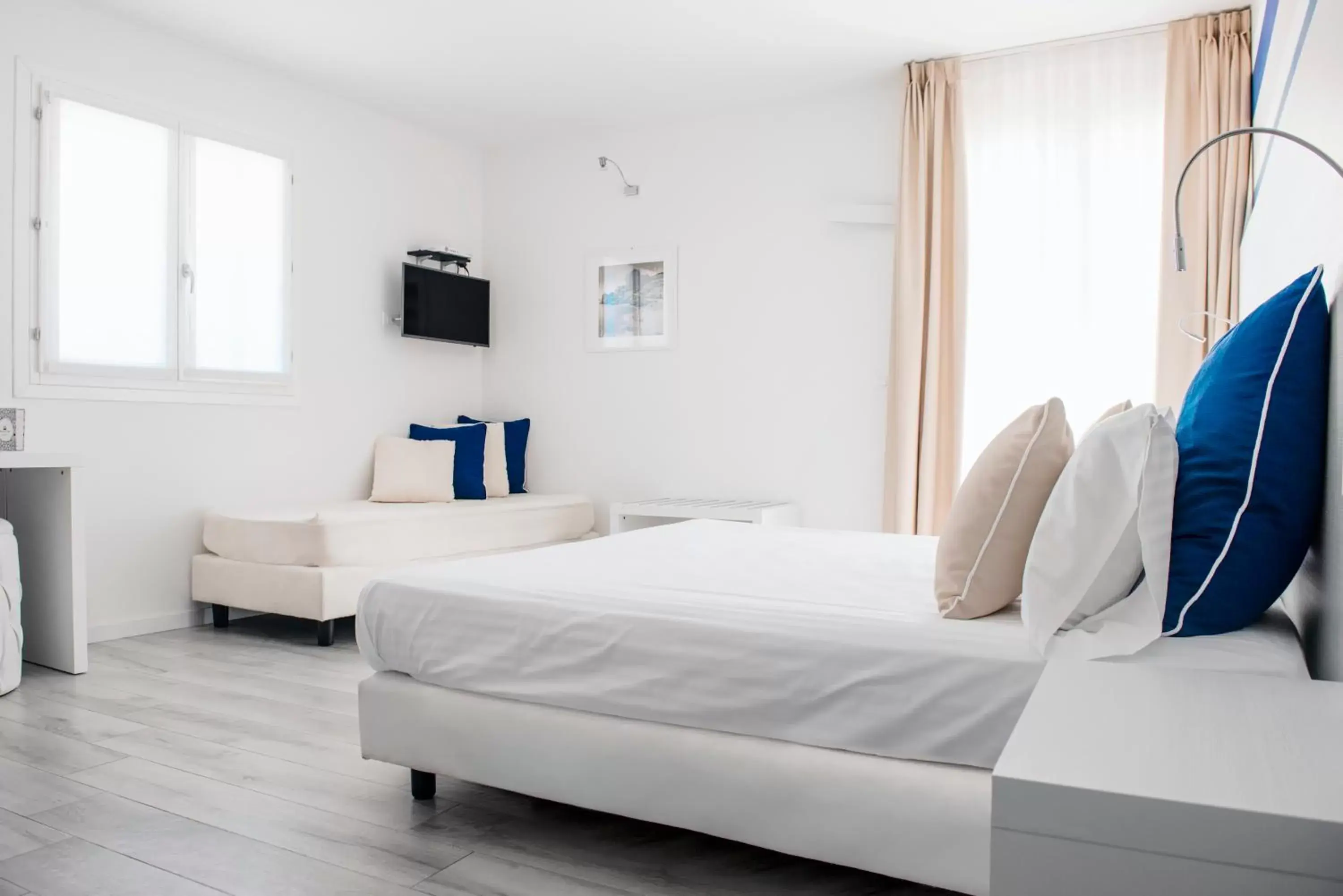 Photo of the whole room, Bed in Marina di Petrolo Hotel & SPA