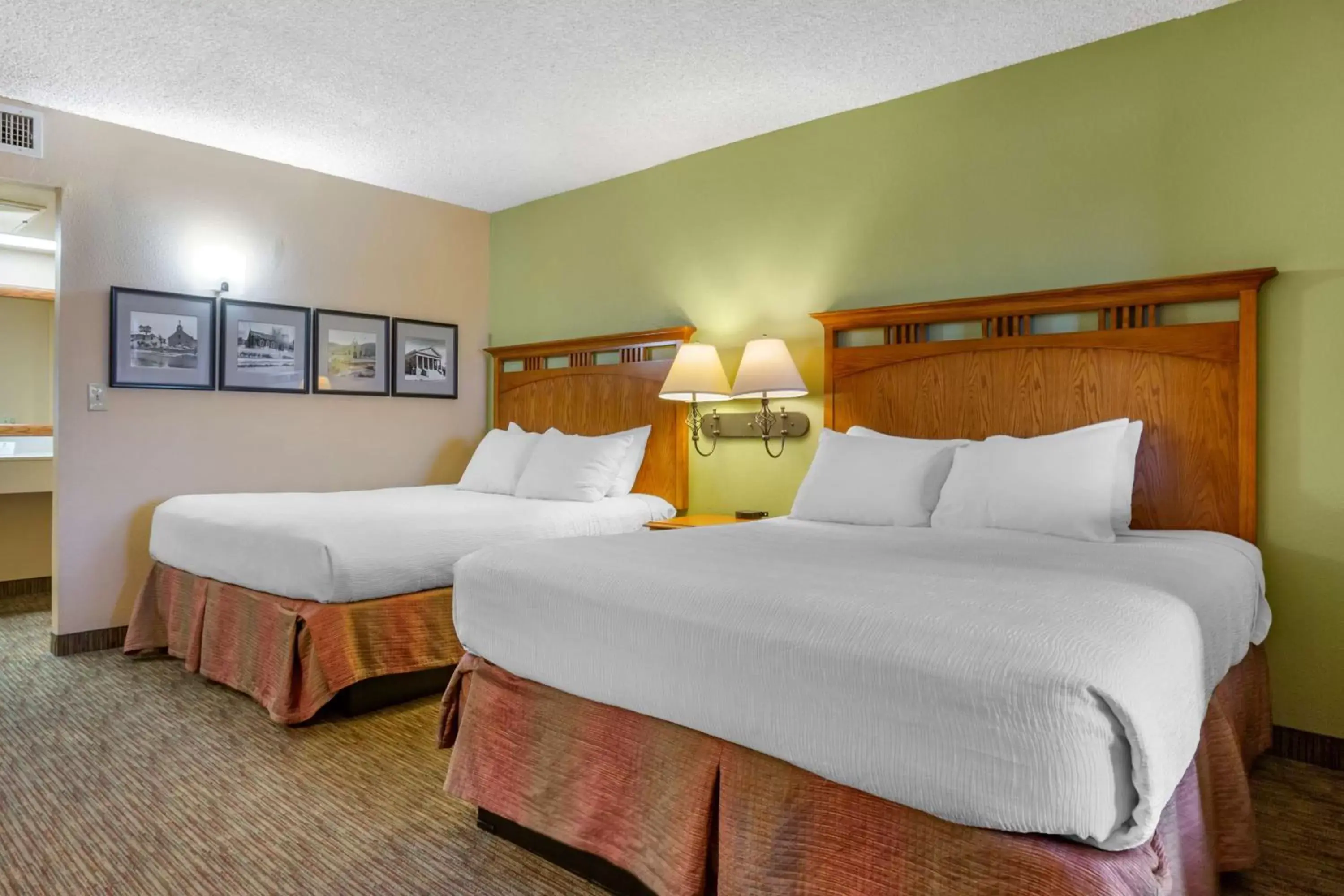 Bedroom, Bed in Best Western Plus King's Inn and Suites