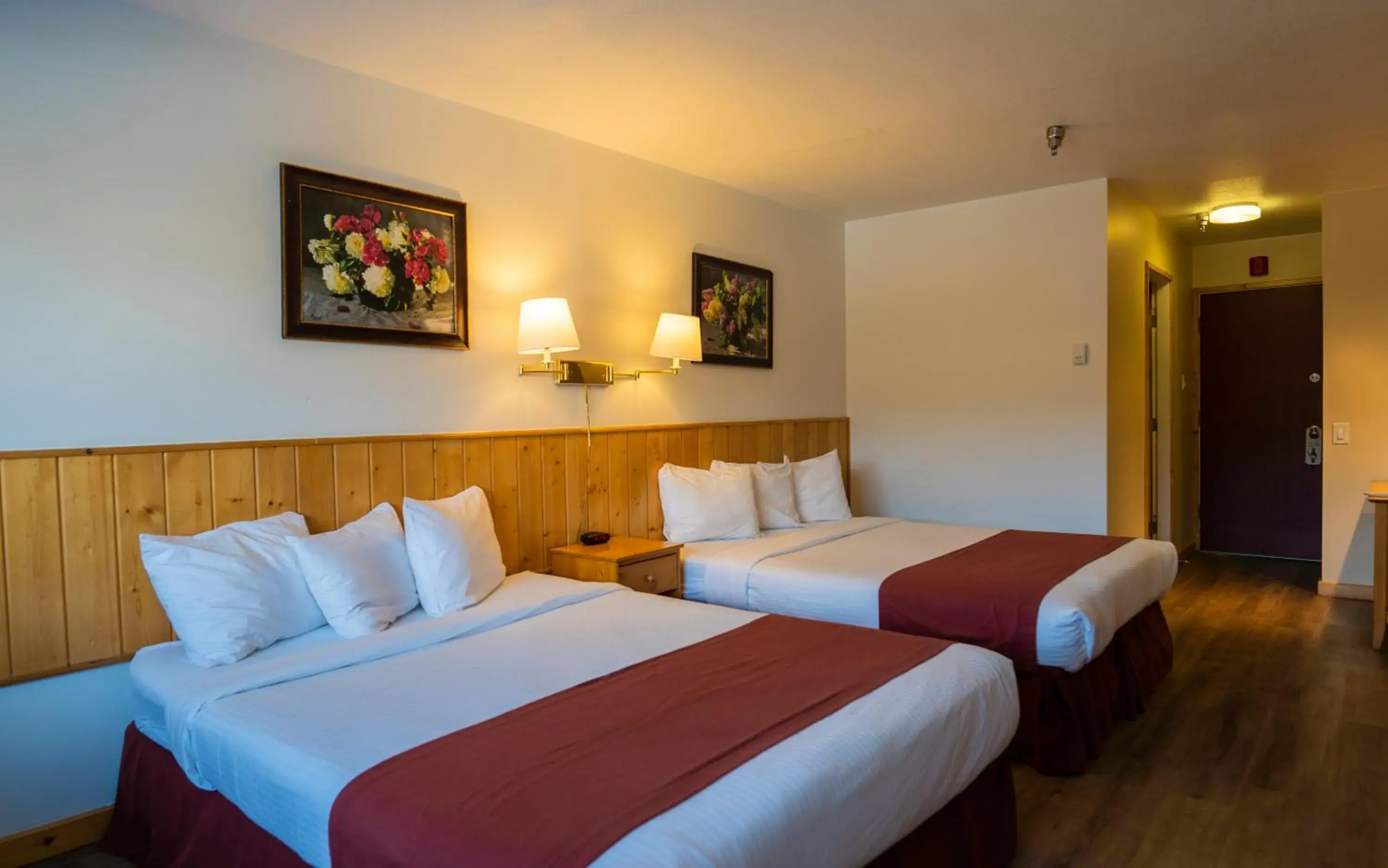 Bed in Canadas Best Value Inn- Riverview Hotel Bed in Canadas Best Value Inn- Riverview Hotel