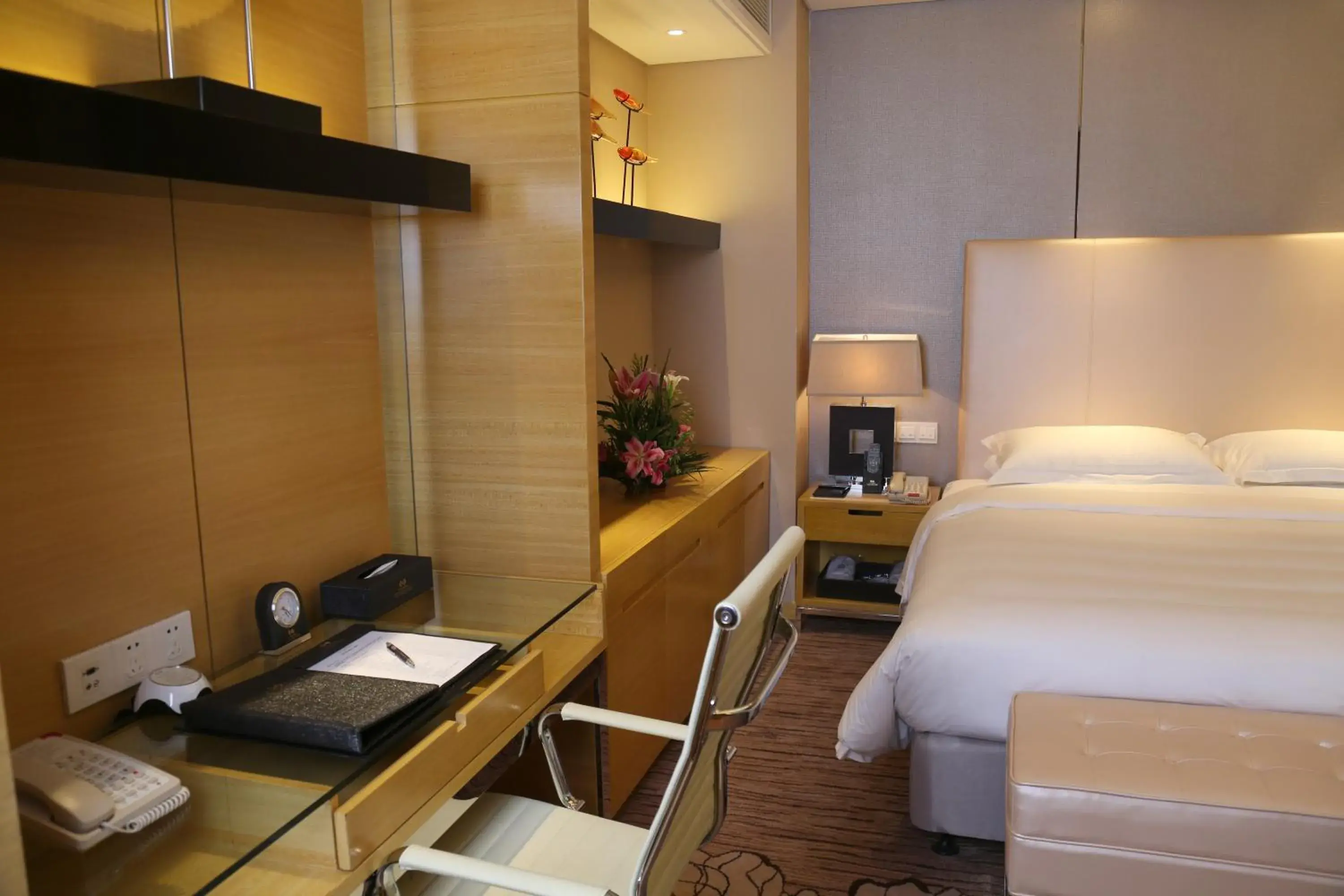 Bedroom in Changfeng Gloria Plaza Hotel