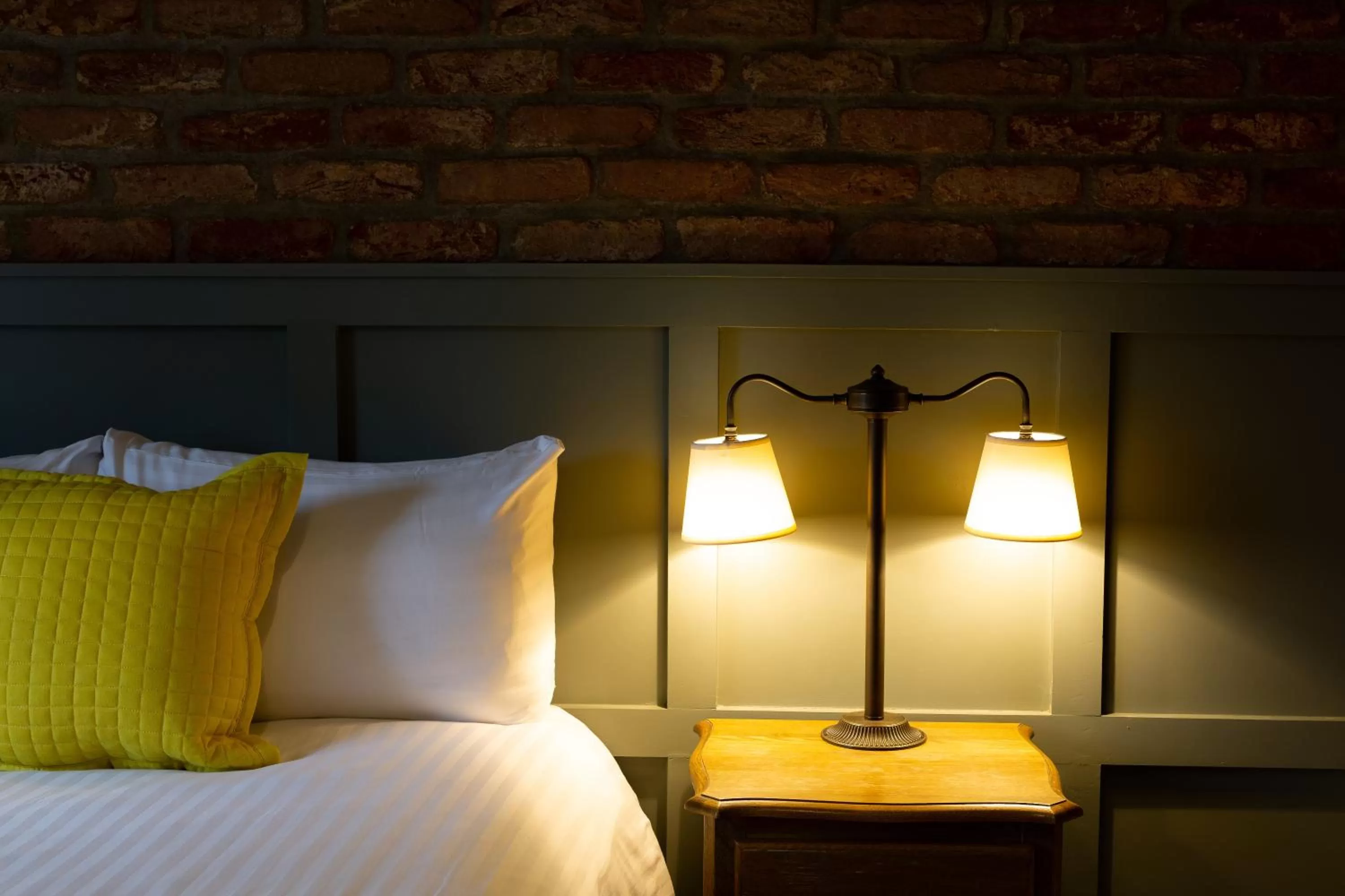 Bedroom, Bed in The Poacher Inn