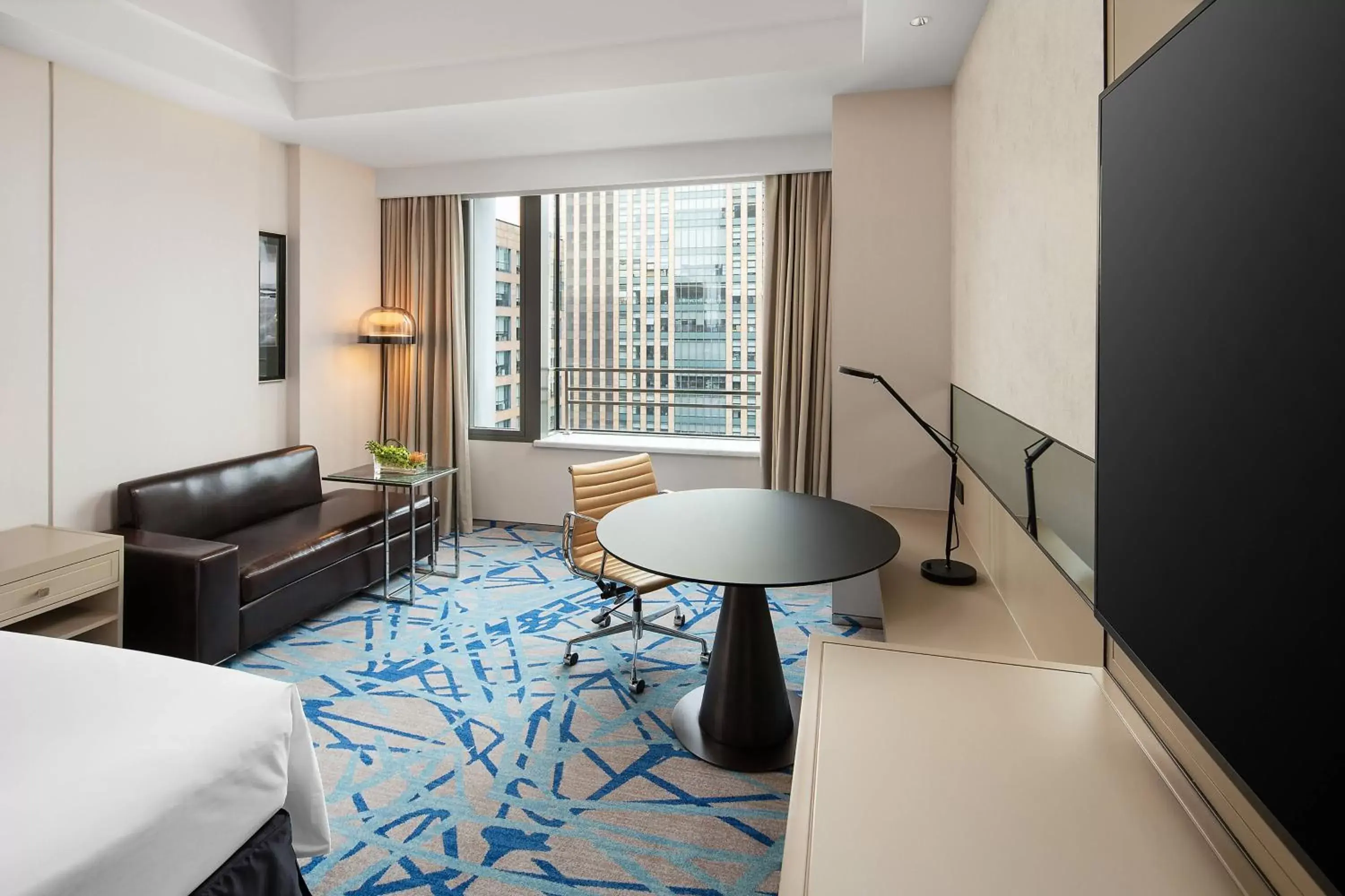 Photo of the whole room, Seating Area in Renaissance Shanghai Caohejing Hotel