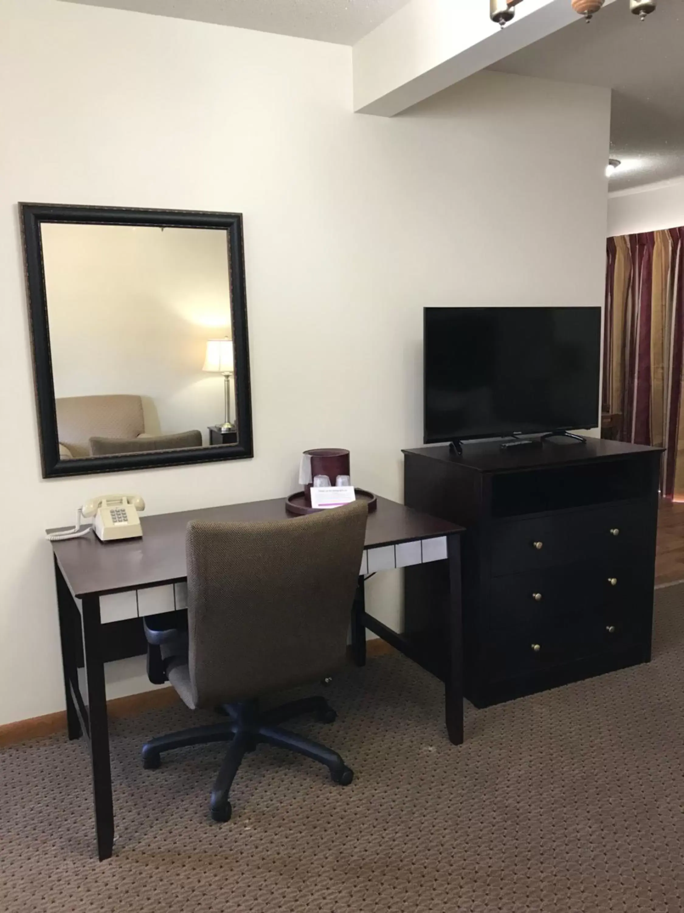 TV/Entertainment Center in Brentwood Motor Inn