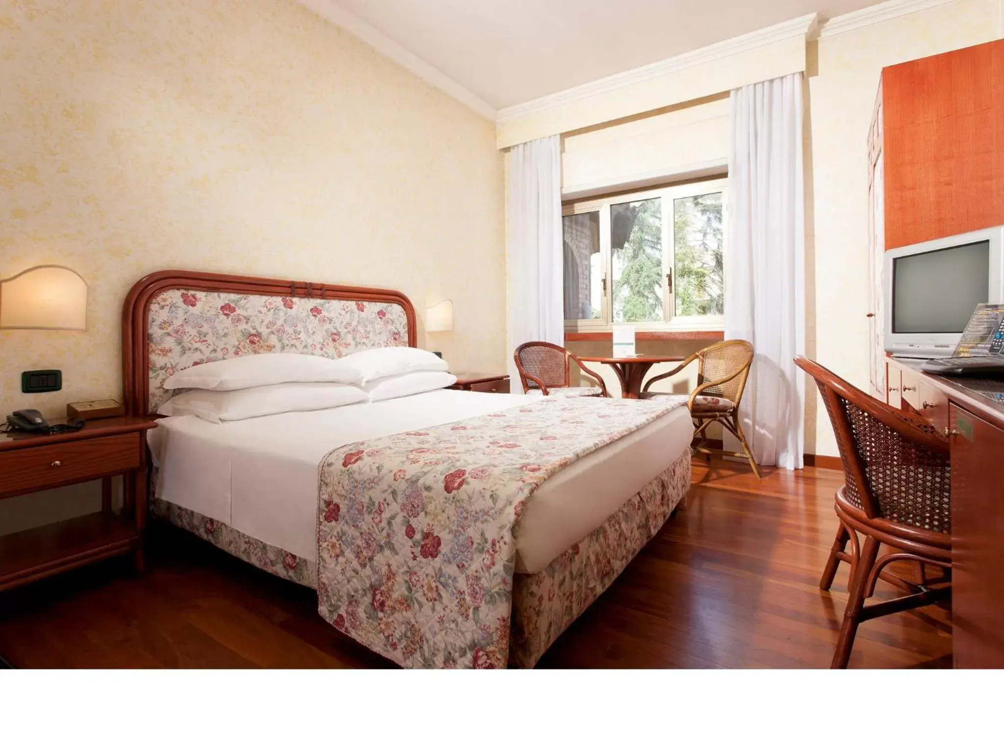 Bedroom, Bed in Eurogarden Hotel