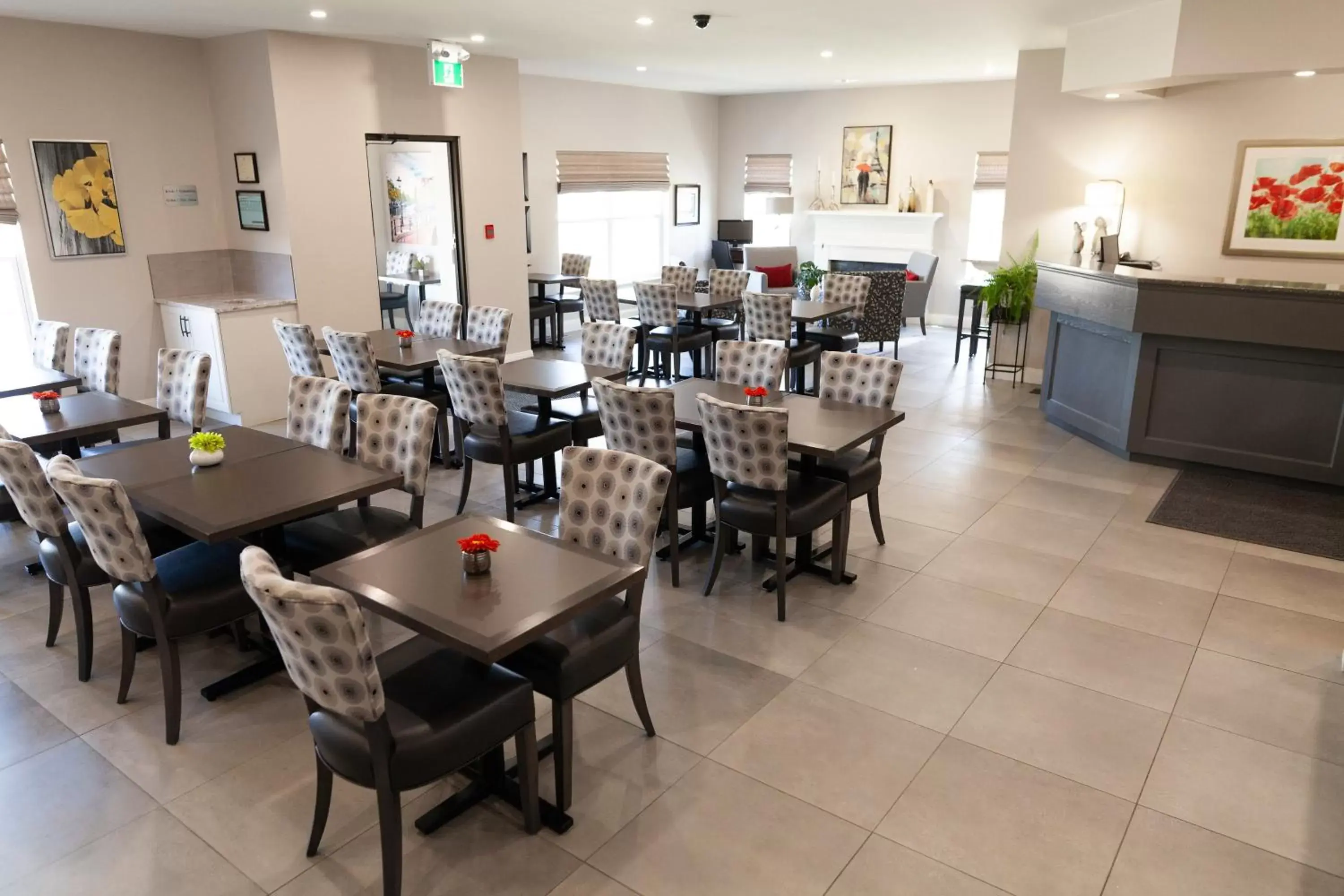 Restaurant/Places to Eat in Amsterdam Inn & Suites Moncton