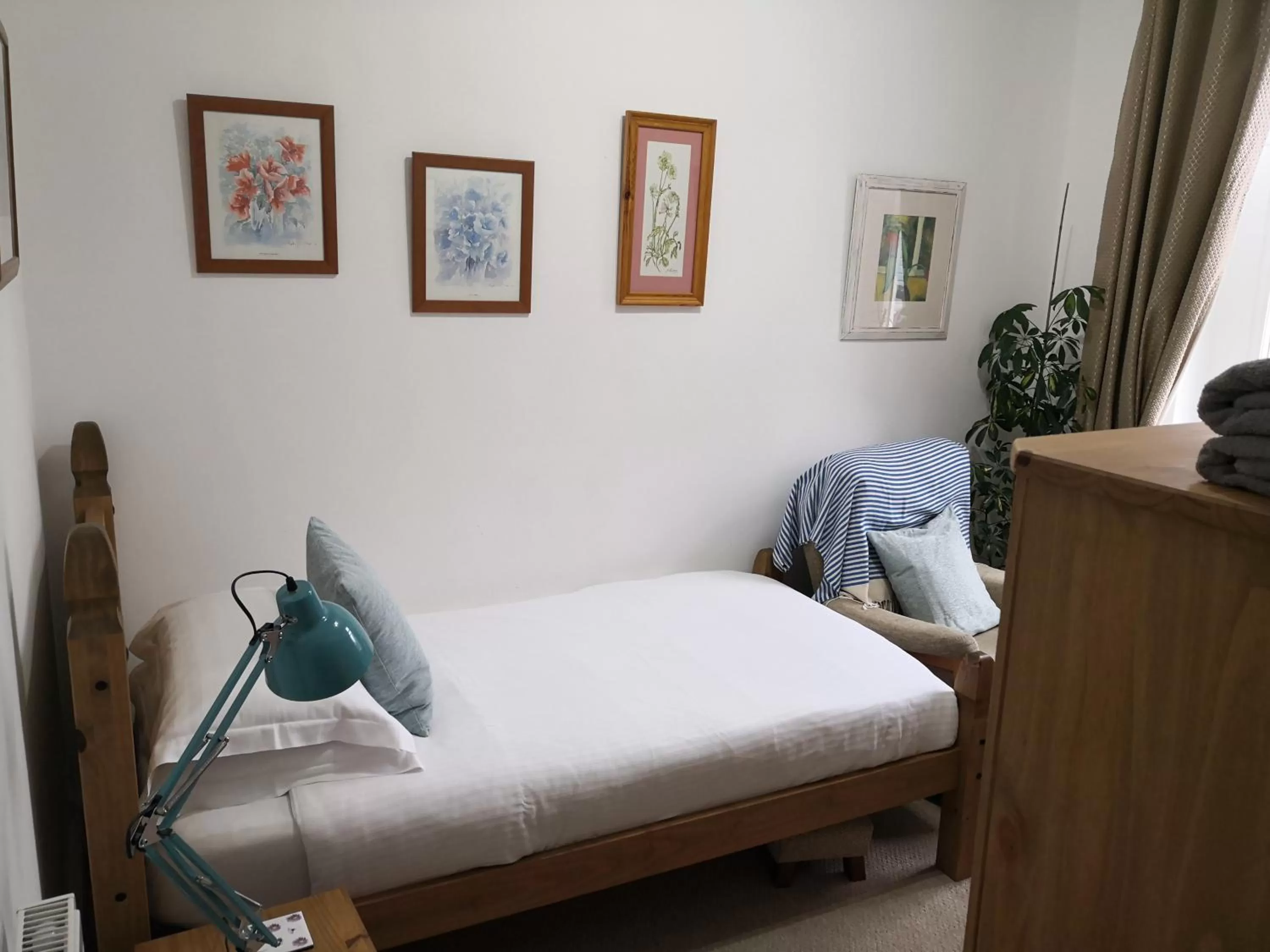 Bed in Sunset Guest House