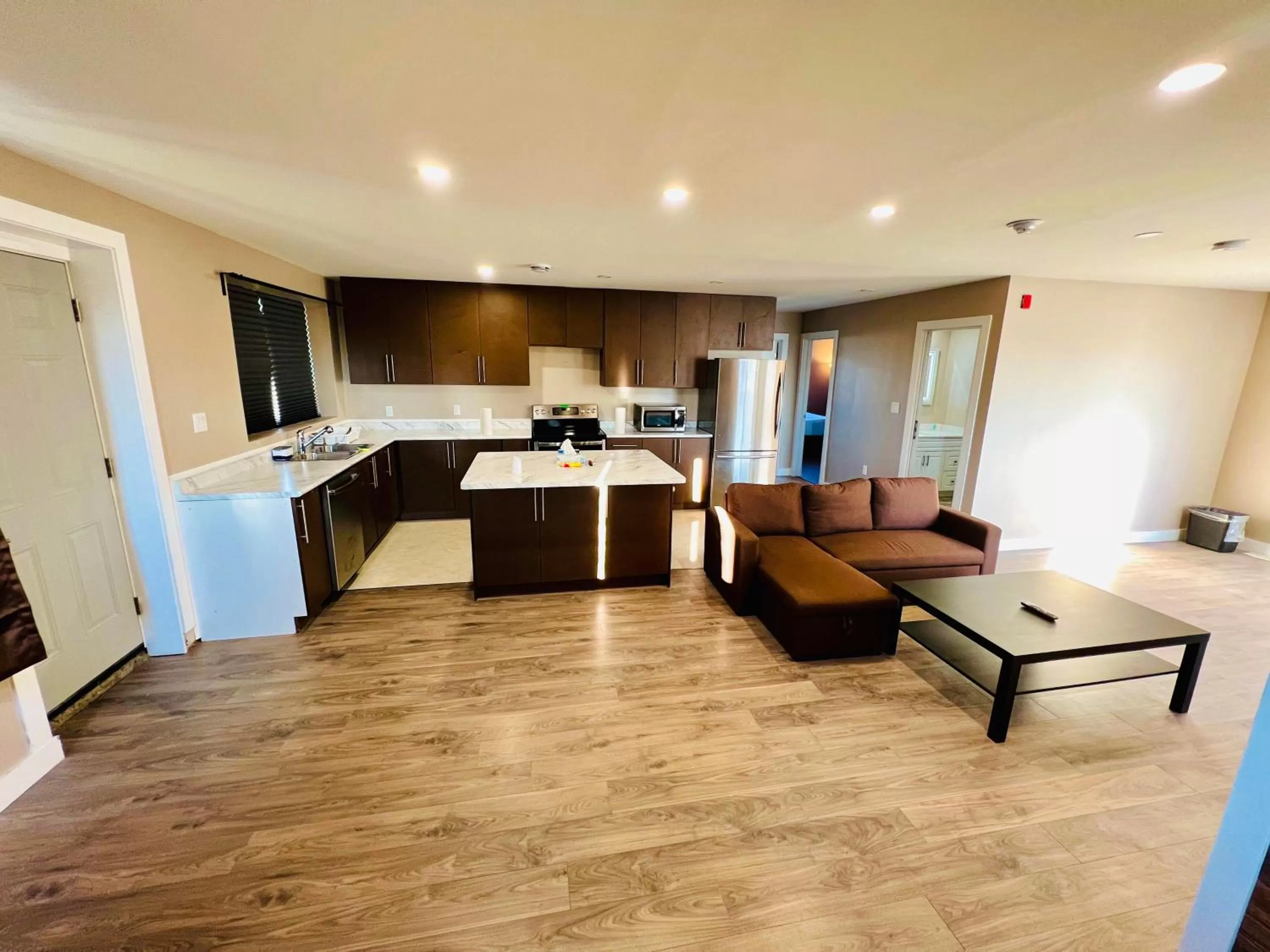 Living room in Super 8 by Wyndham Niagara Falls ON