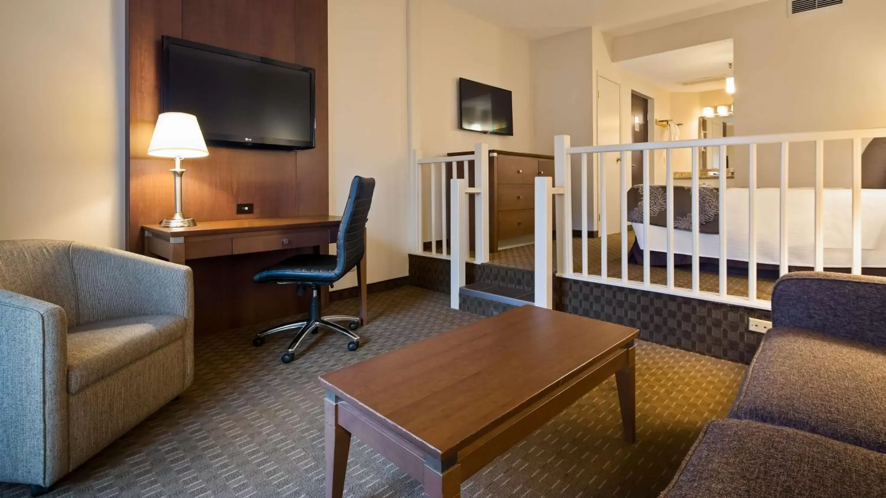 Living room, Seating Area in Best Western Plus Lamplighter Inn & Conference Centre