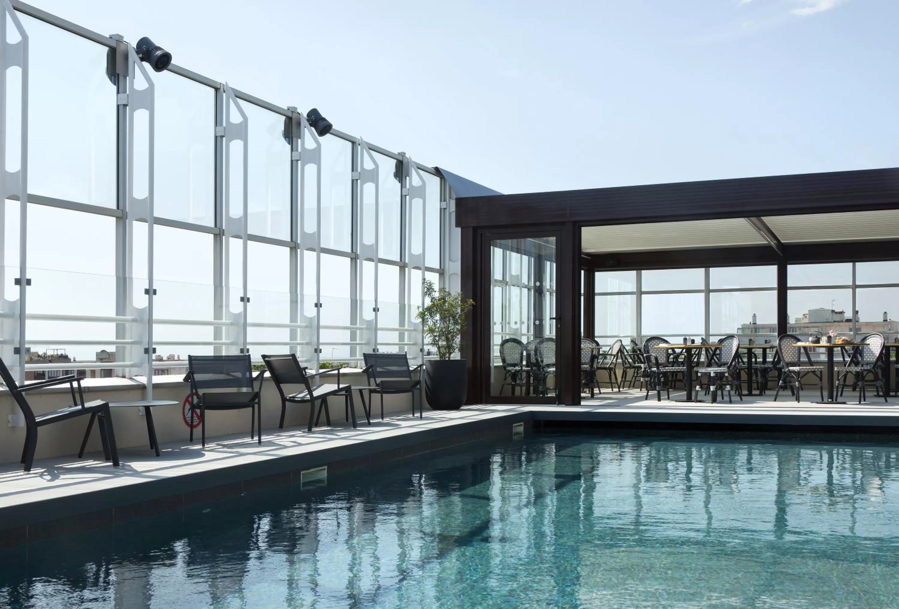 Swimming pool in Pullman La Pléiade Montpellier Centre