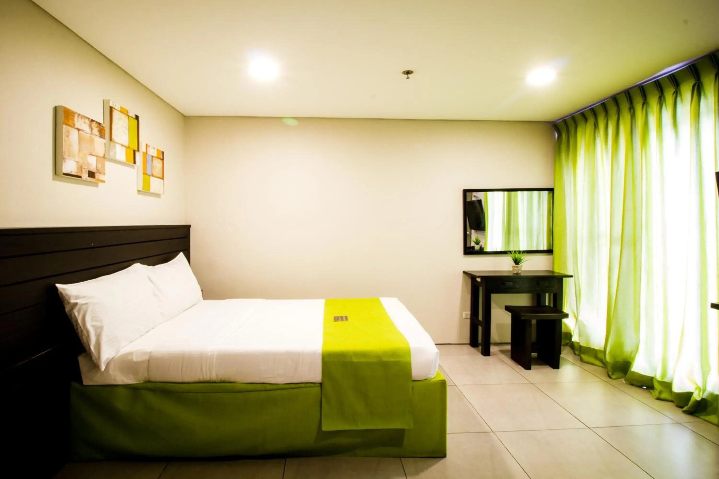 Bedroom, Bed in Jade Hotel And Suites