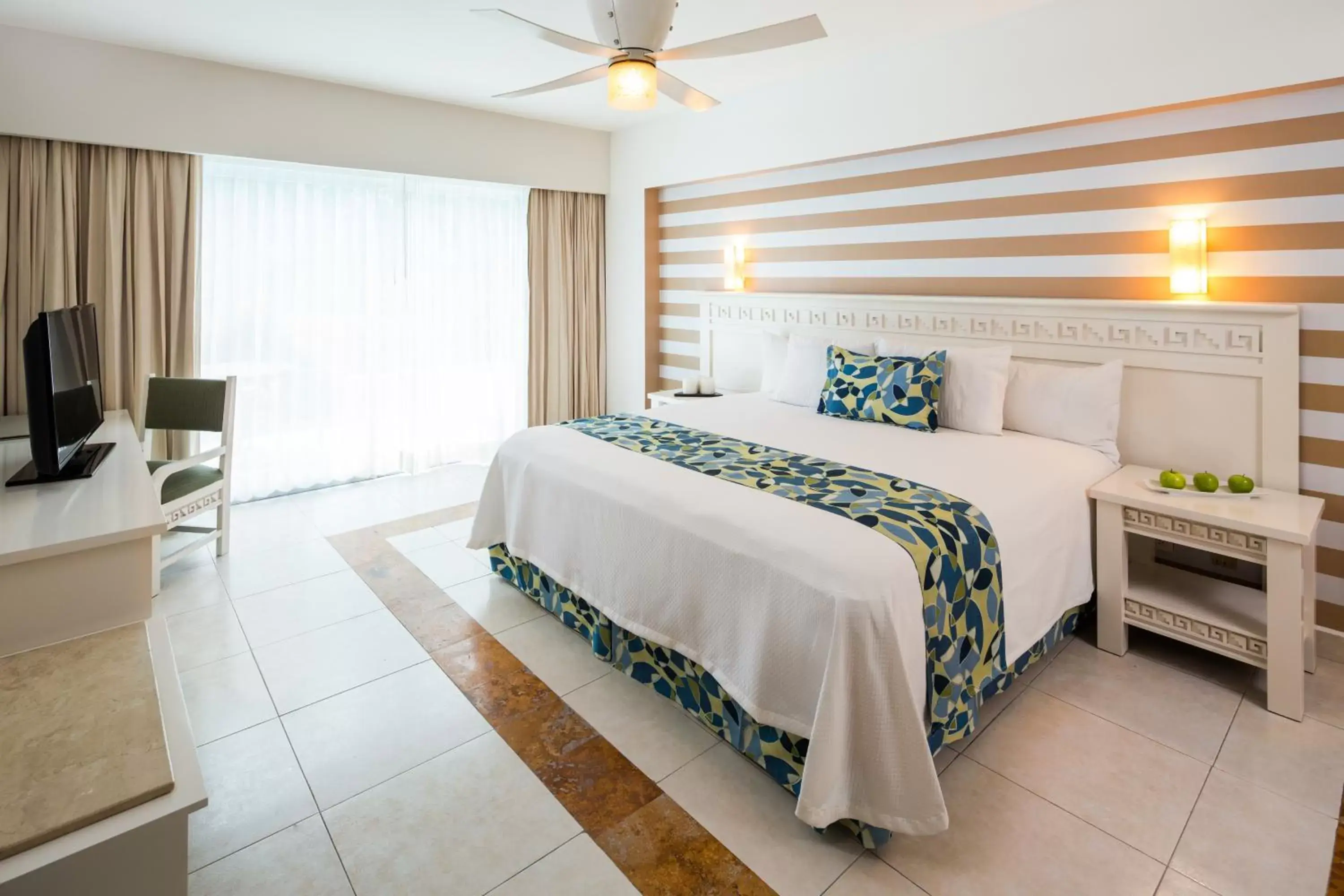 Bed in BlueBay Grand Esmeralda-All Inclusive