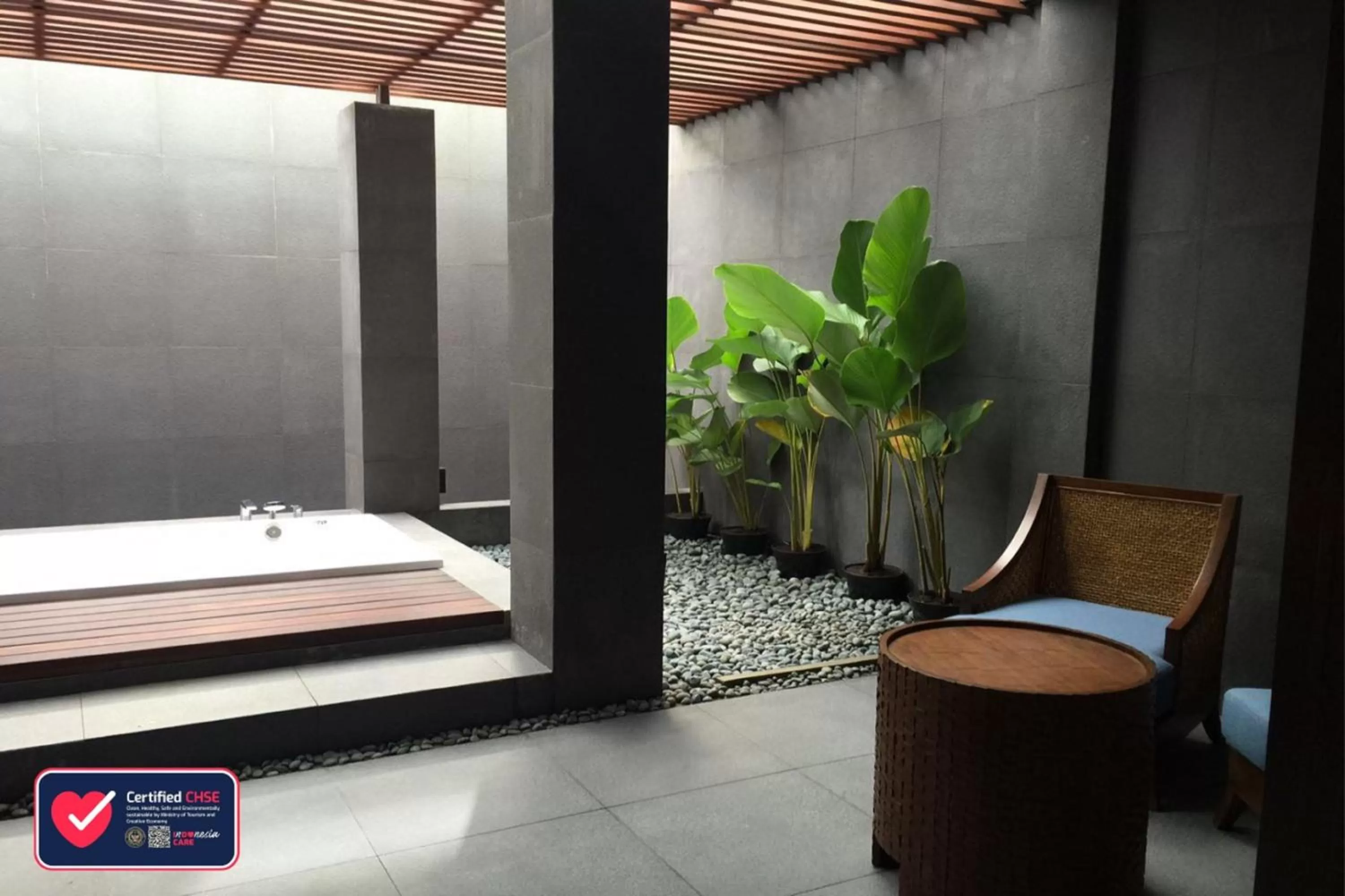 Photo of the whole room, Bed in The Luxton Cirebon Hotel and Convention