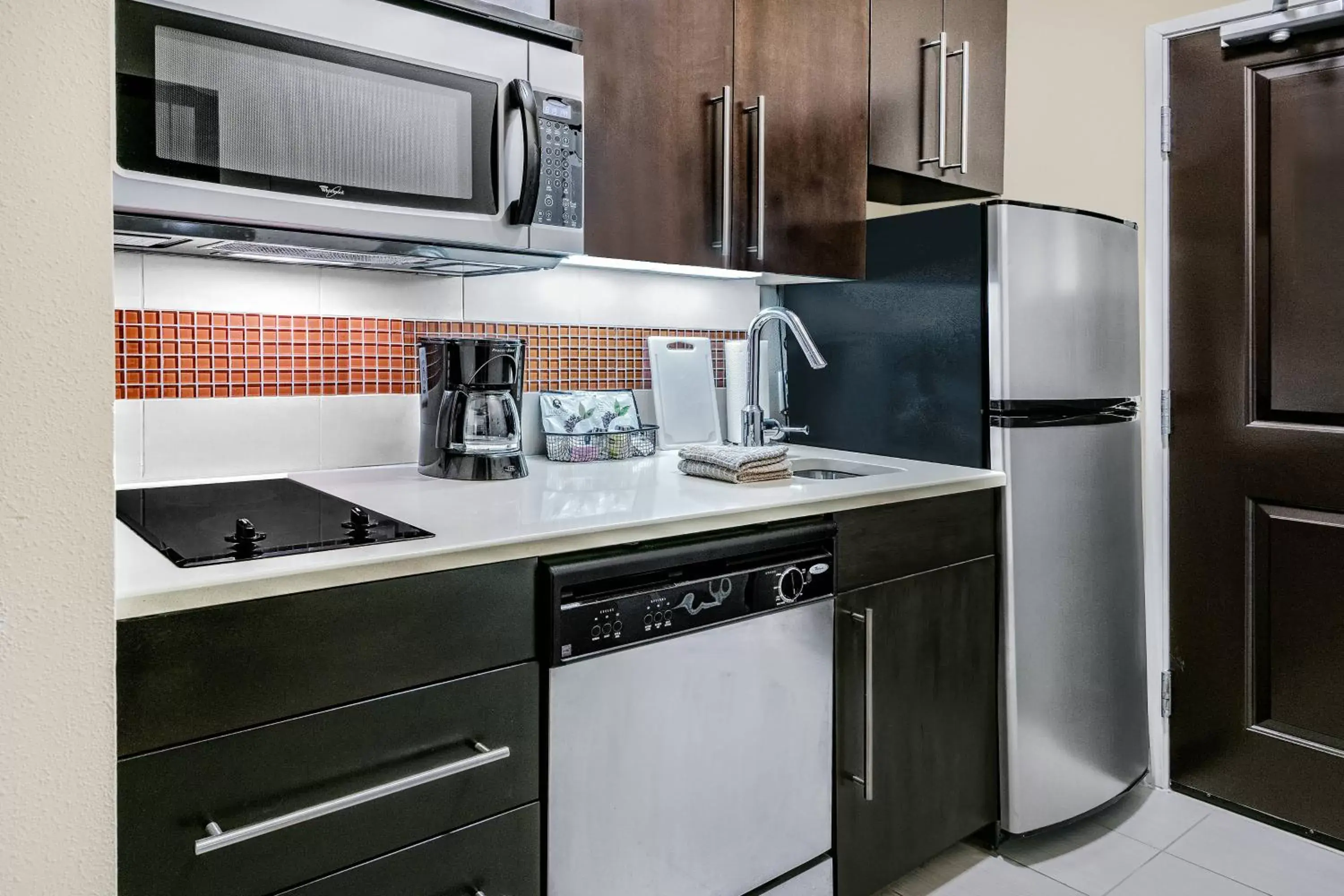 Kitchen or kitchenette, Kitchen/Kitchenette in TownePlace Suites by Marriott San Antonio Downtown Riverwalk