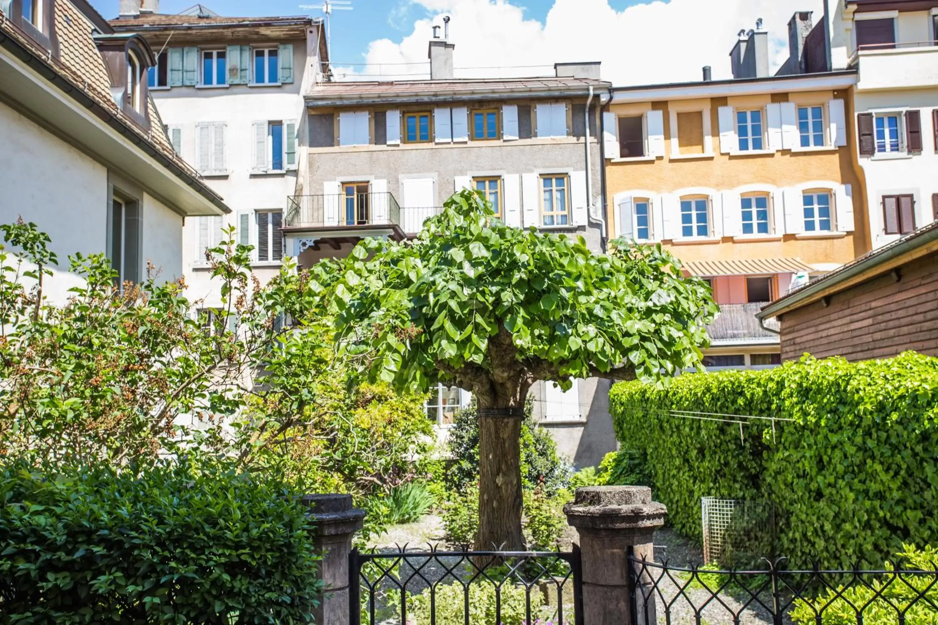 Facade/entrance, Property Building in Guest House Le Charlot