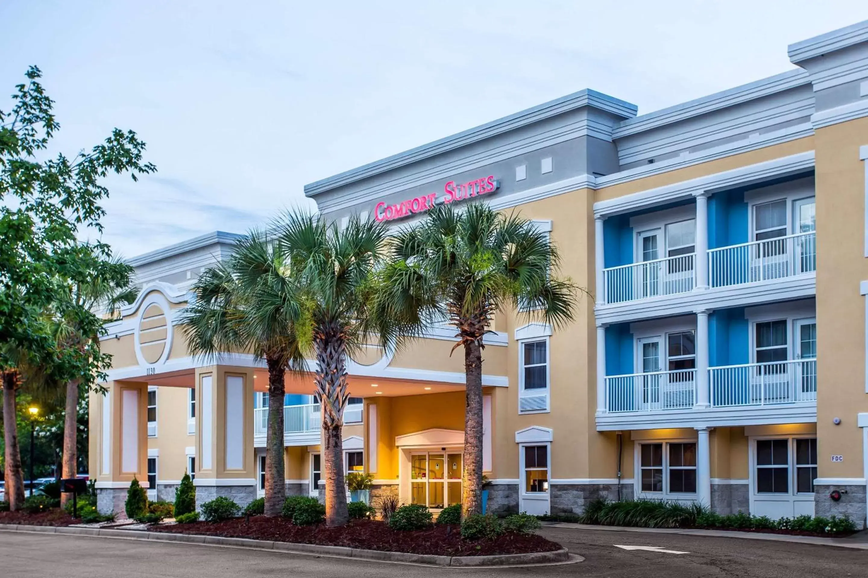 Property Building in Comfort Suites at Isle of Palms Connector