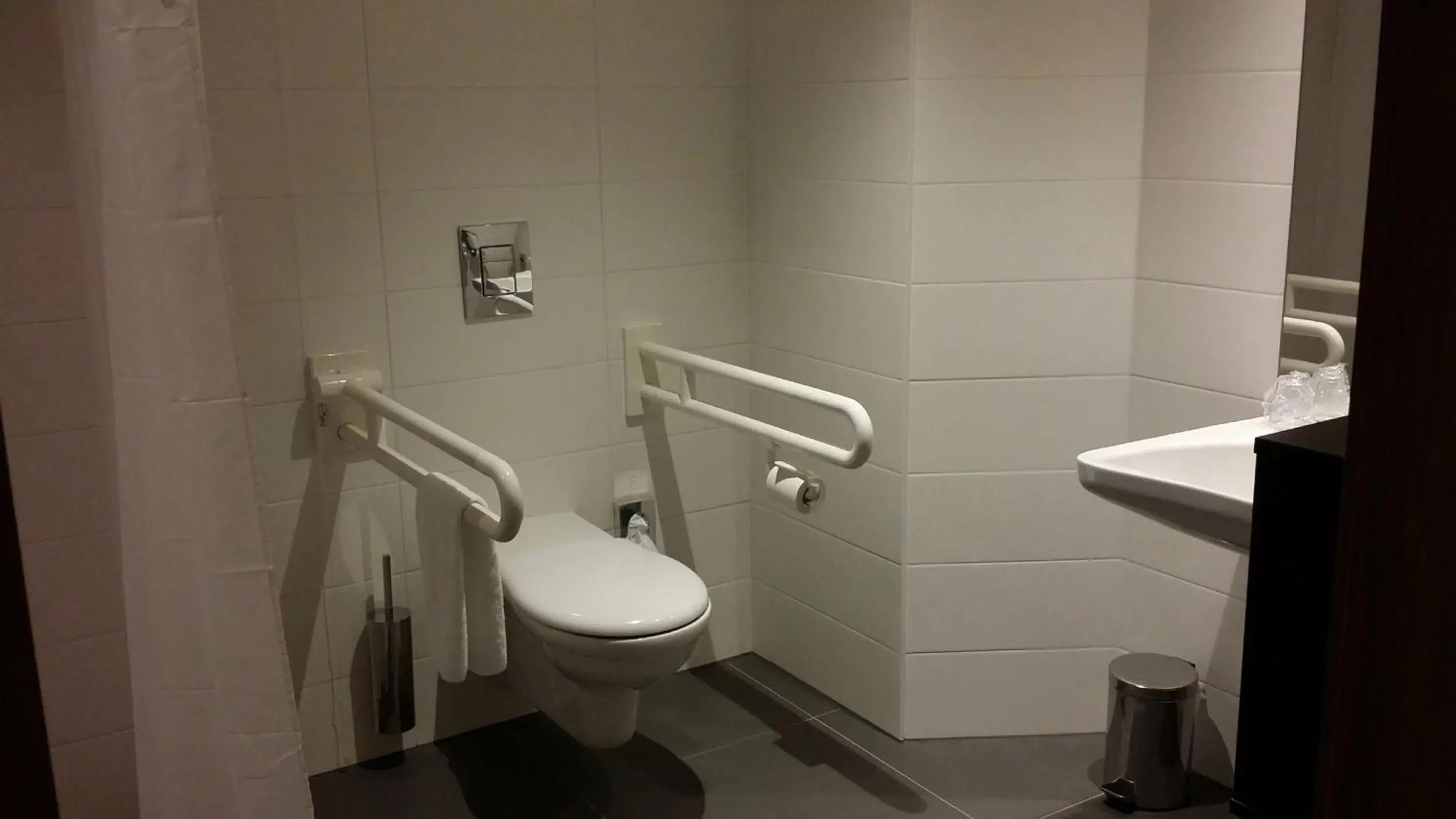 Bathroom in Hampton by Hilton Nürnberg City Center