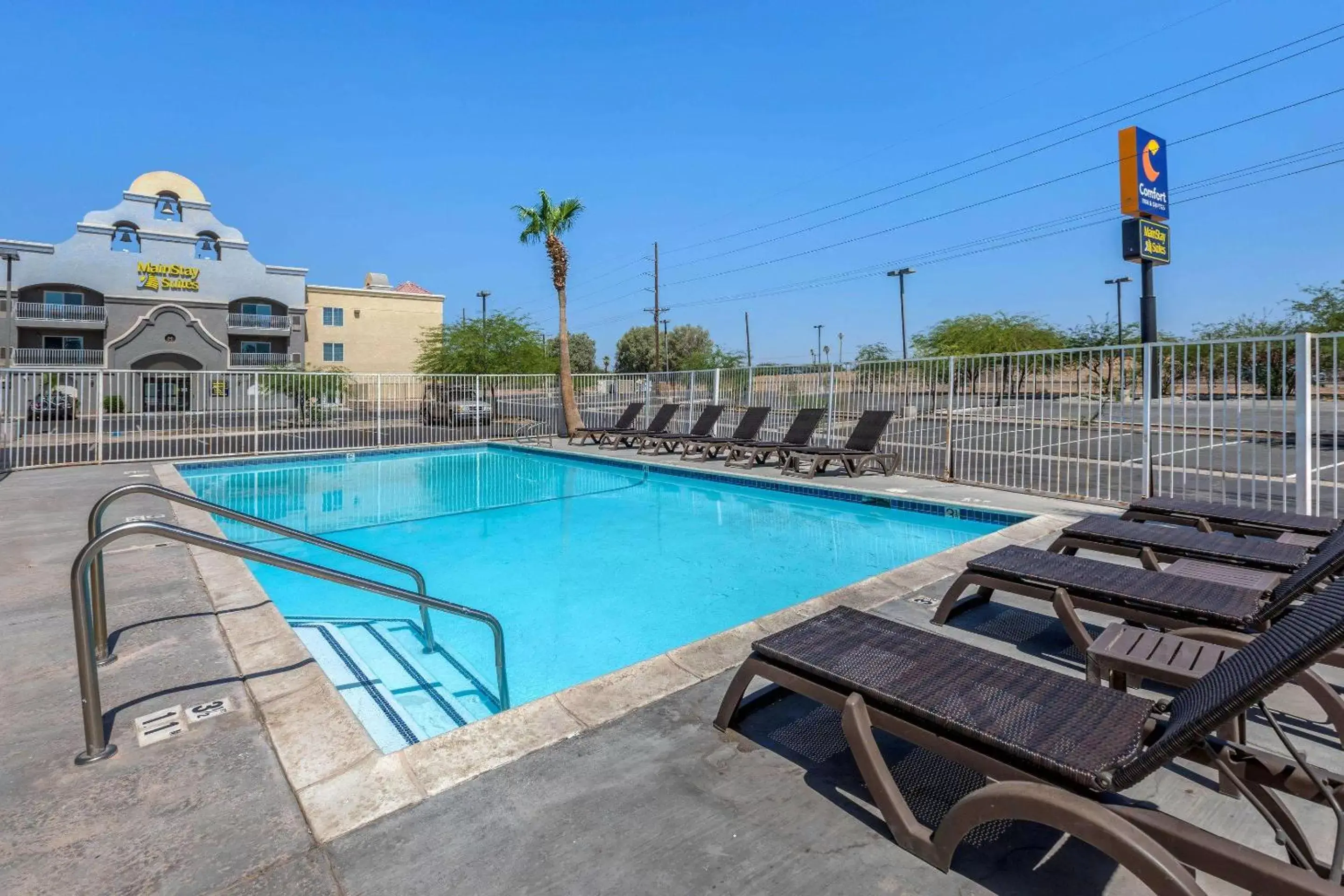 On site, Swimming Pool in MainStay Suites El Centro I-8