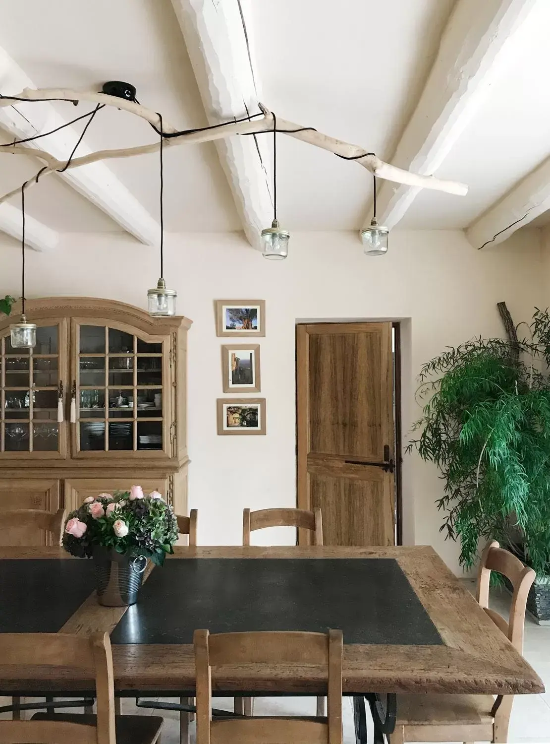 Dining Area in Sous les Platanes B&B