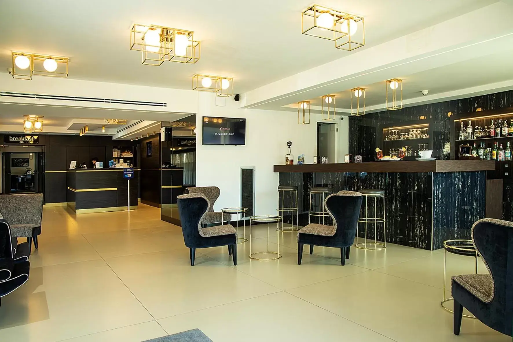 Lobby or reception, Lounge/Bar in Best Western JFK Hotel