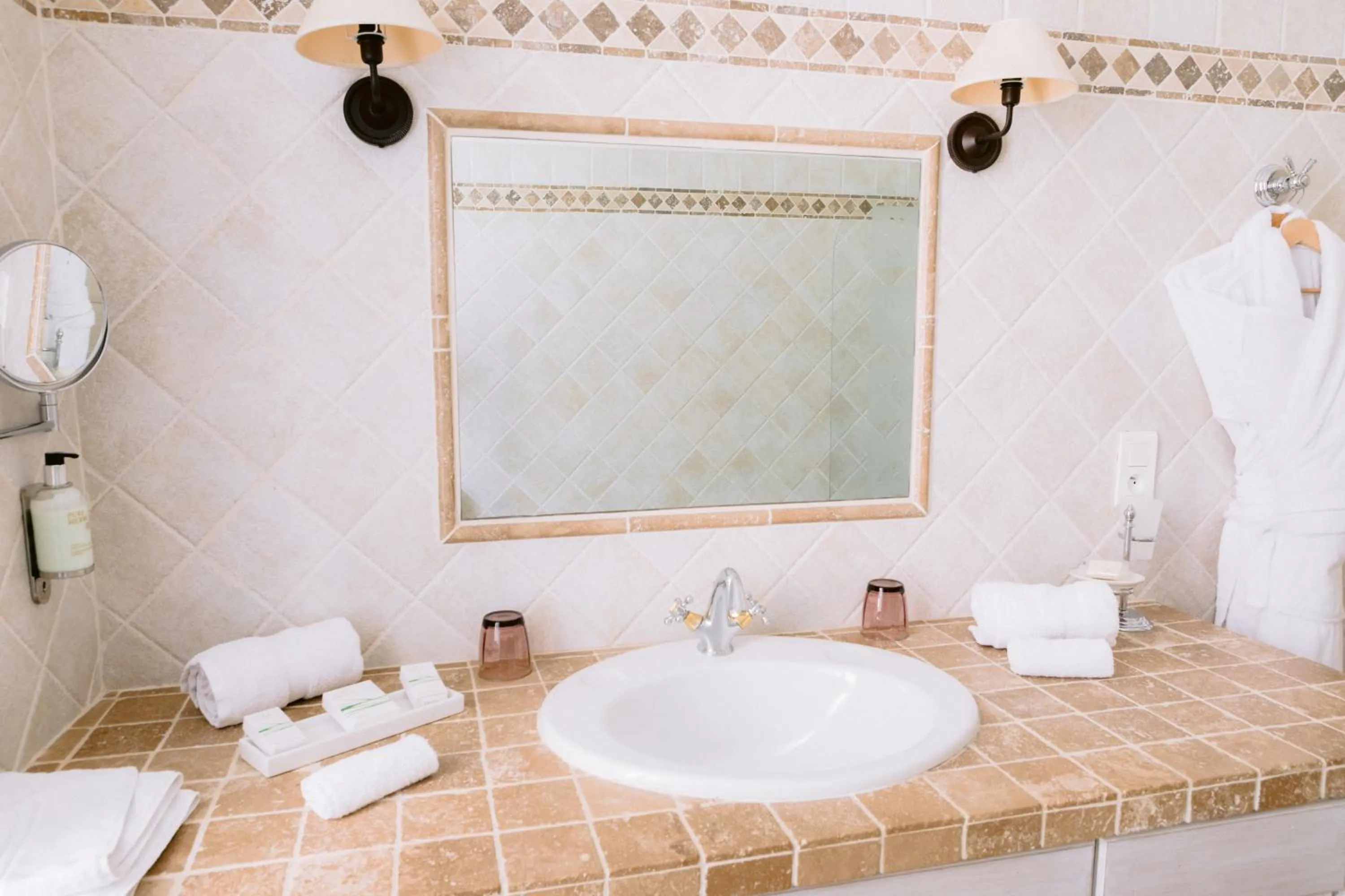 Bathroom in Le Mas De La Rose - Teritoria