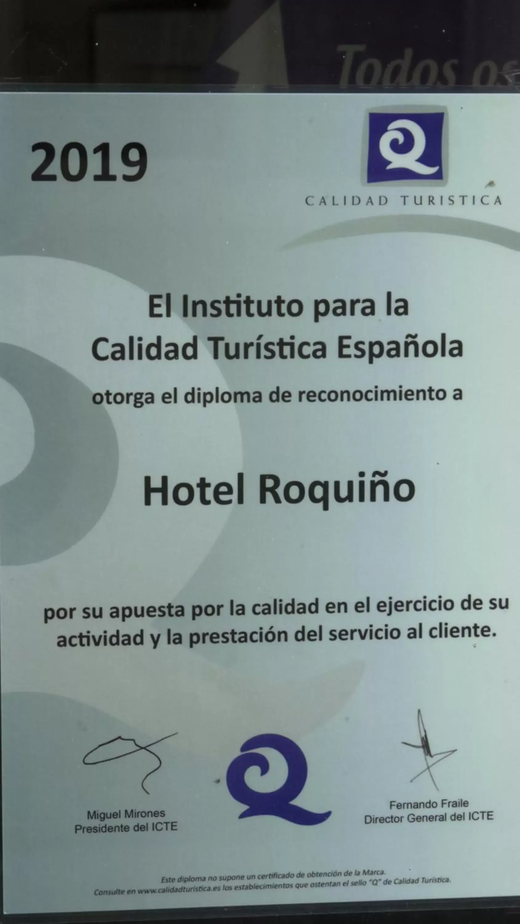 Logo/Certificate/Sign in Hotel Roquiño