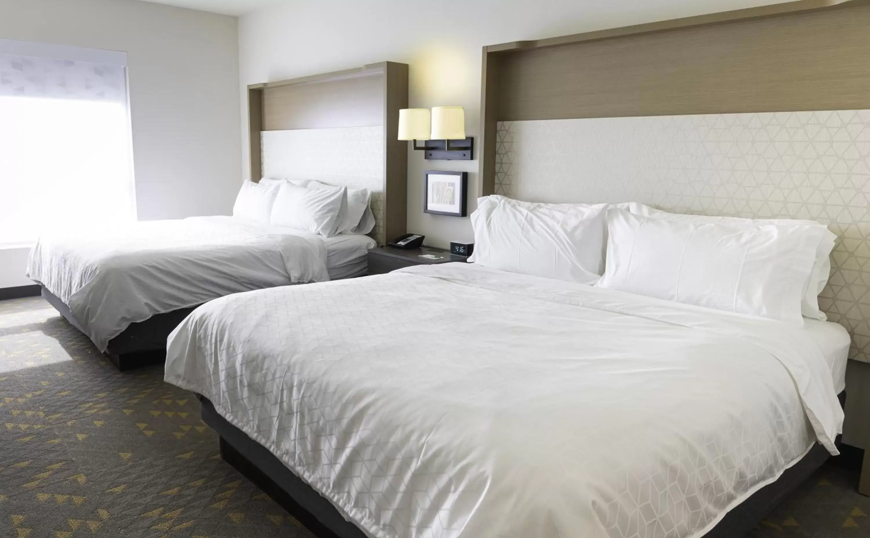 Bed in Holiday Inn Glendale - Stadium & Ent Dist