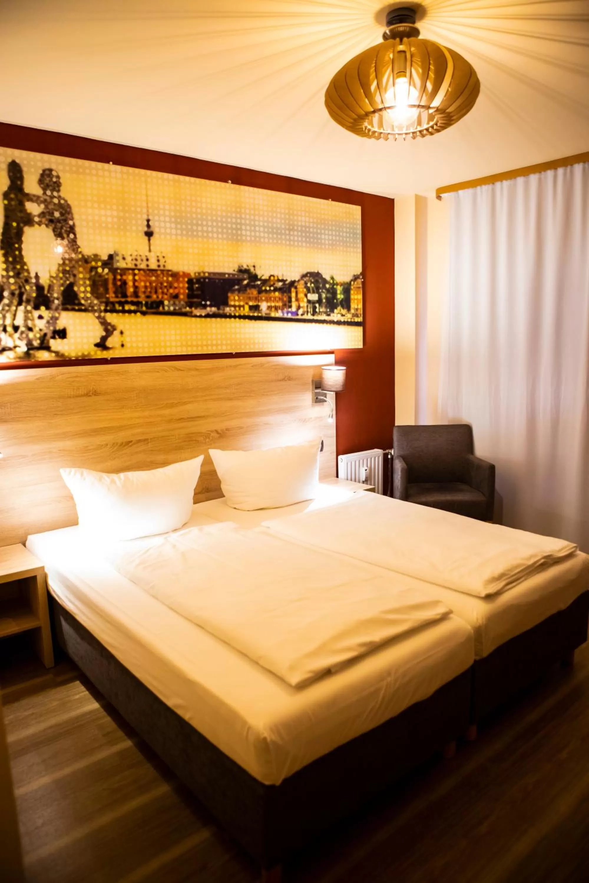 Bedroom, Bed in BlnCty Hotel