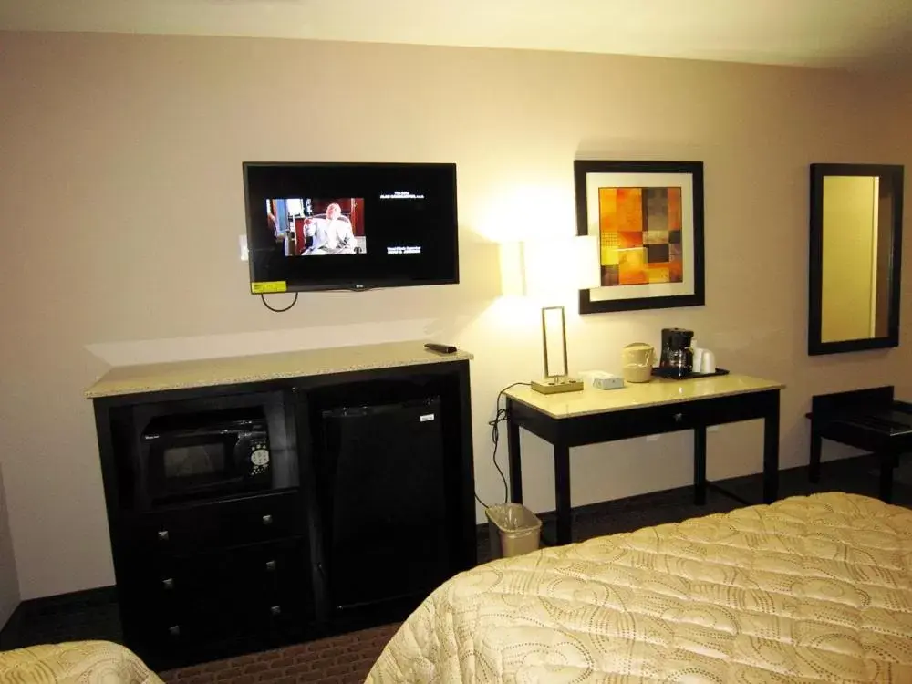 TV/Entertainment Center in Red Carpet Inn and Suites Monmouth Junction