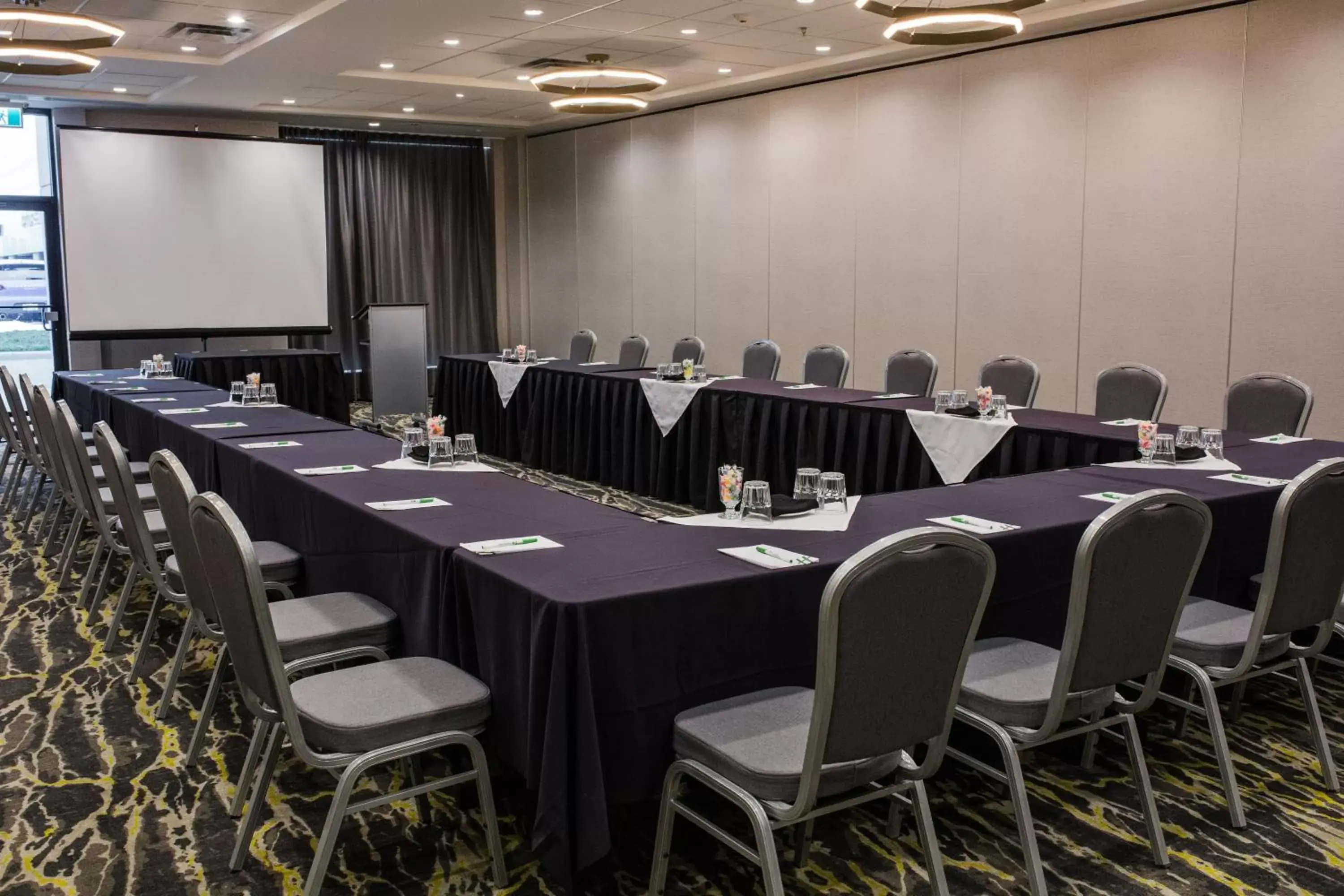 Meeting/conference room in Holiday Inn Hotel & Suites Calgary South - Conference Ctr, an IHG Hotel