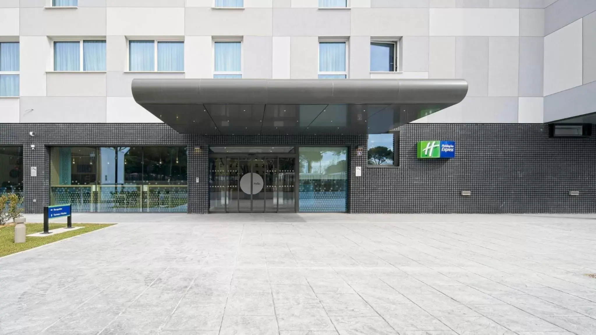 Property building in Holiday Inn Express - Madrid - Airport, an IHG Hotel